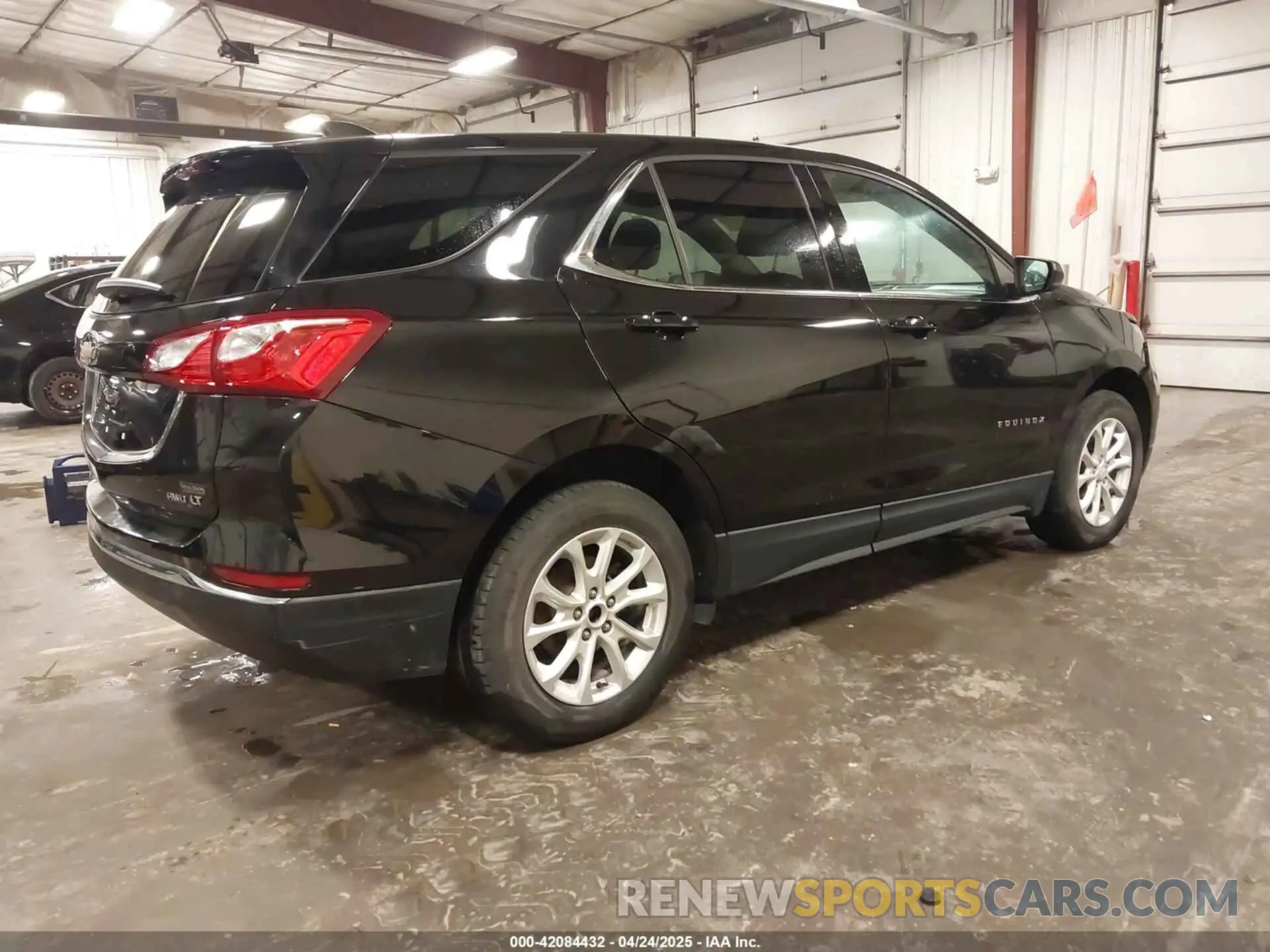 4 Photograph of a damaged car 2GNAXUEV1K6185169 CHEVROLET EQUINOX 2019