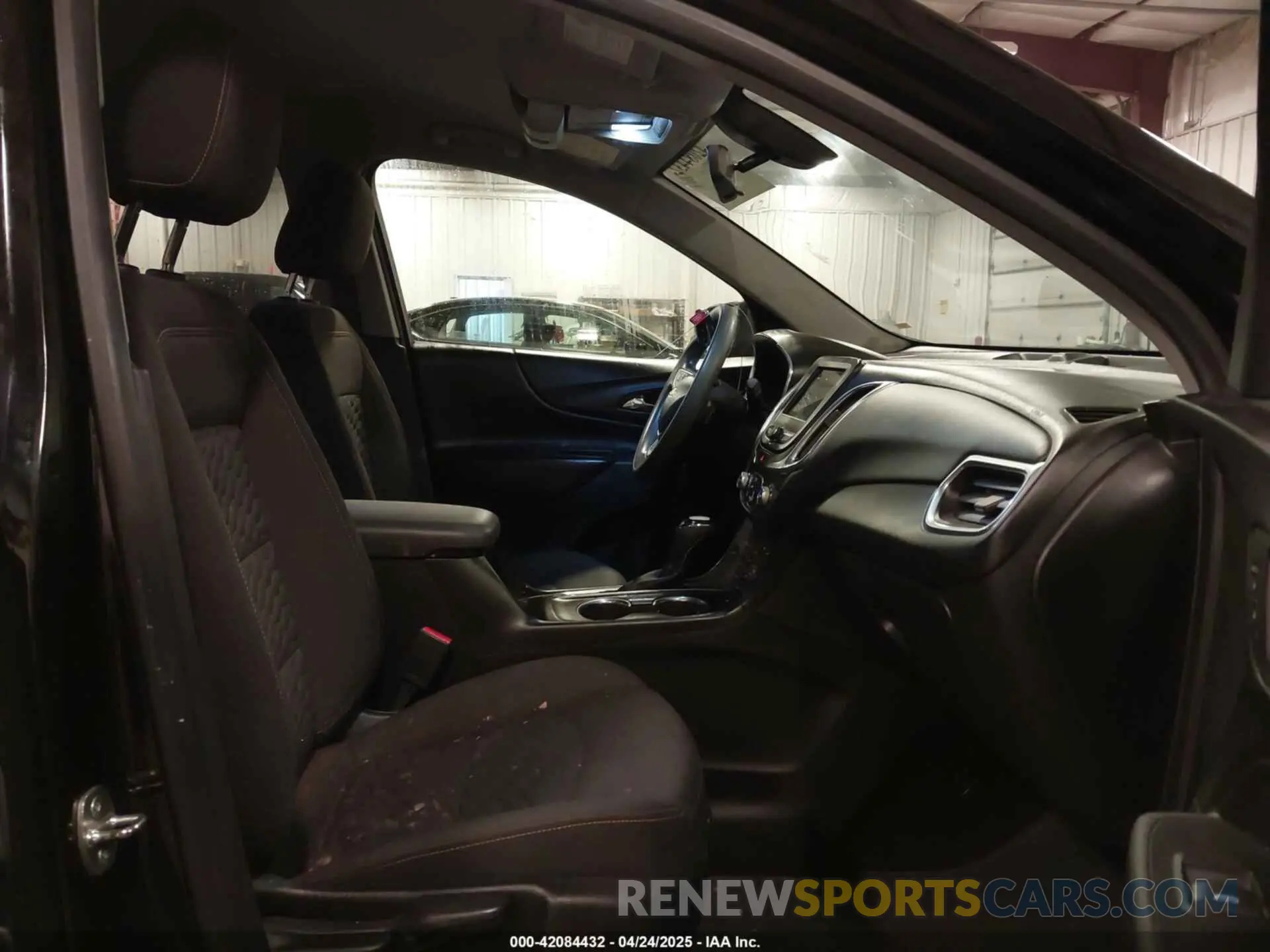 5 Photograph of a damaged car 2GNAXUEV1K6185169 CHEVROLET EQUINOX 2019