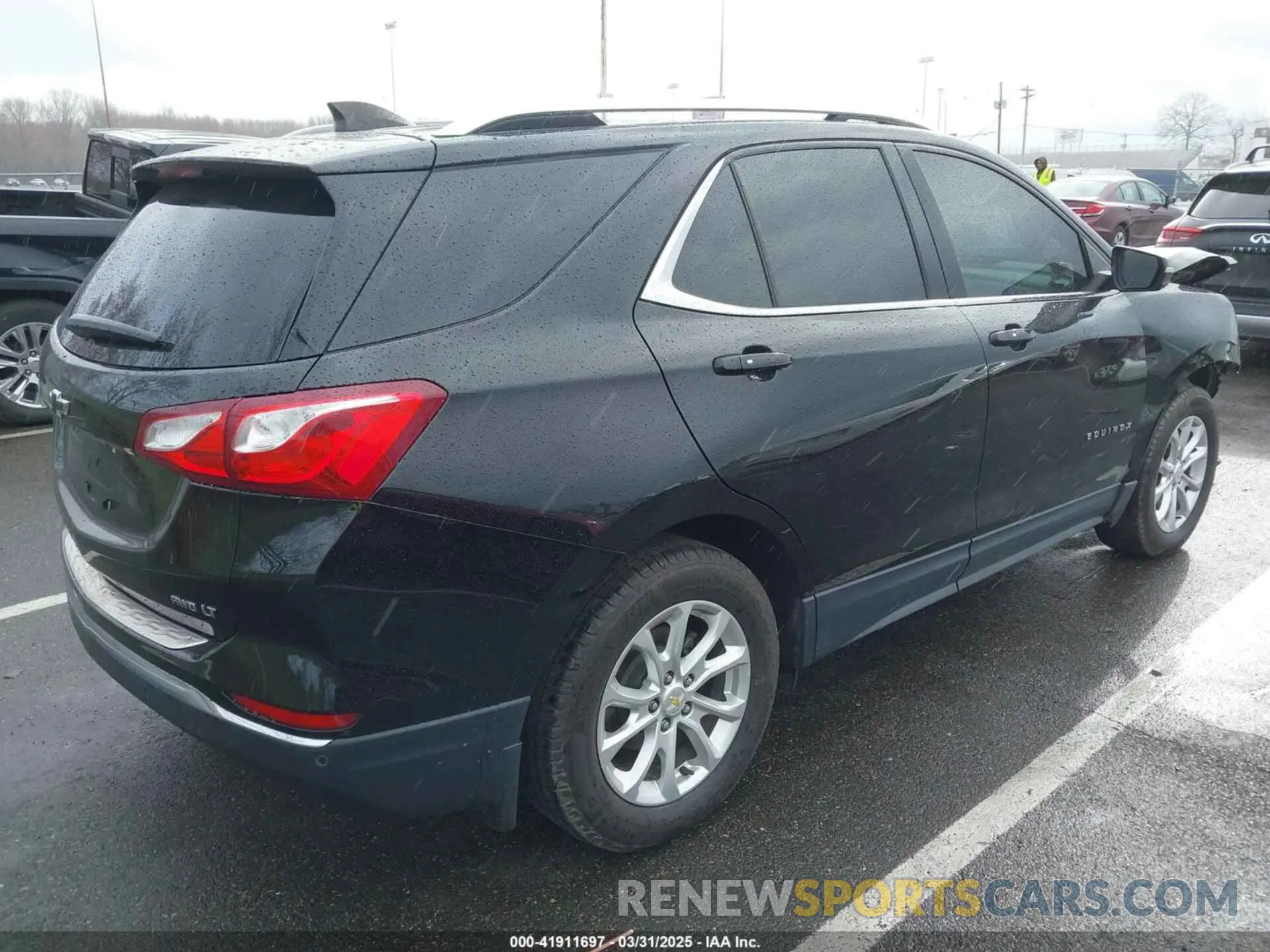 4 Photograph of a damaged car 2GNAXUEV1K6223130 CHEVROLET EQUINOX 2019