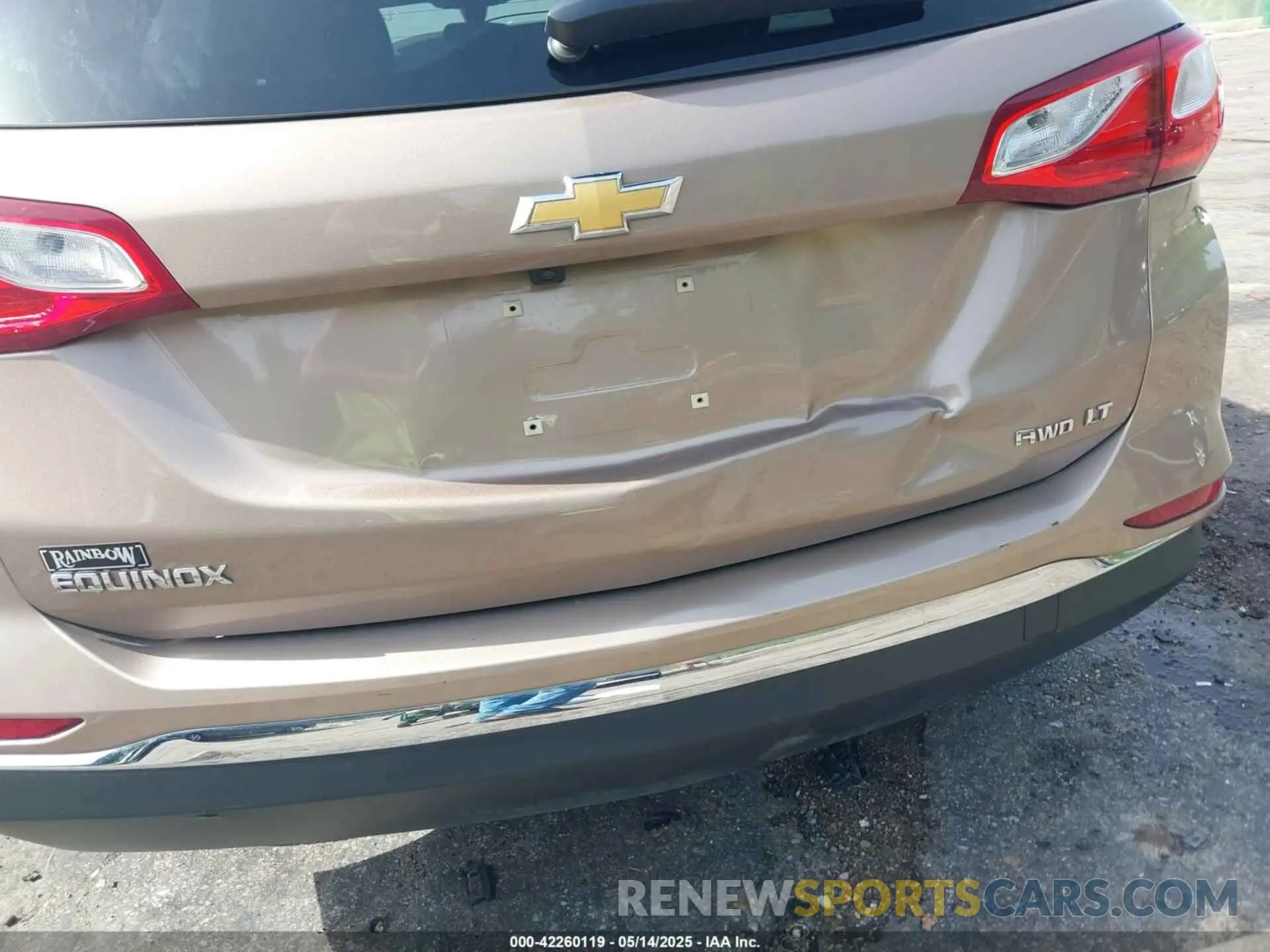 17 Photograph of a damaged car 2GNAXUEV1K6237013 CHEVROLET EQUINOX 2019