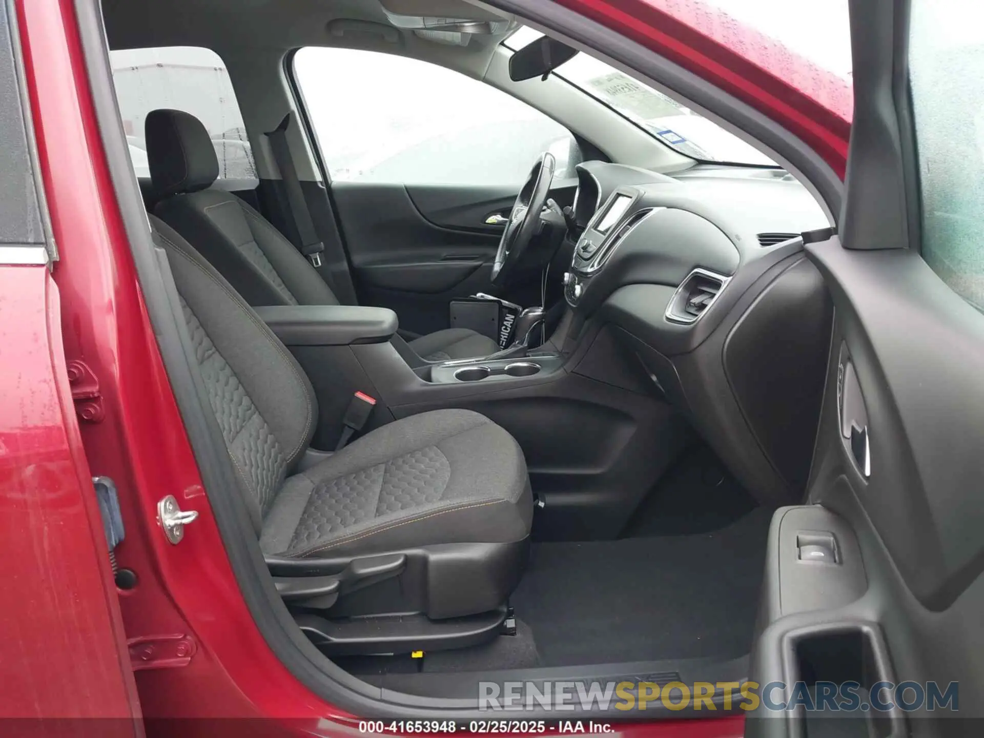 5 Photograph of a damaged car 2GNAXUEV1K6304337 CHEVROLET EQUINOX 2019