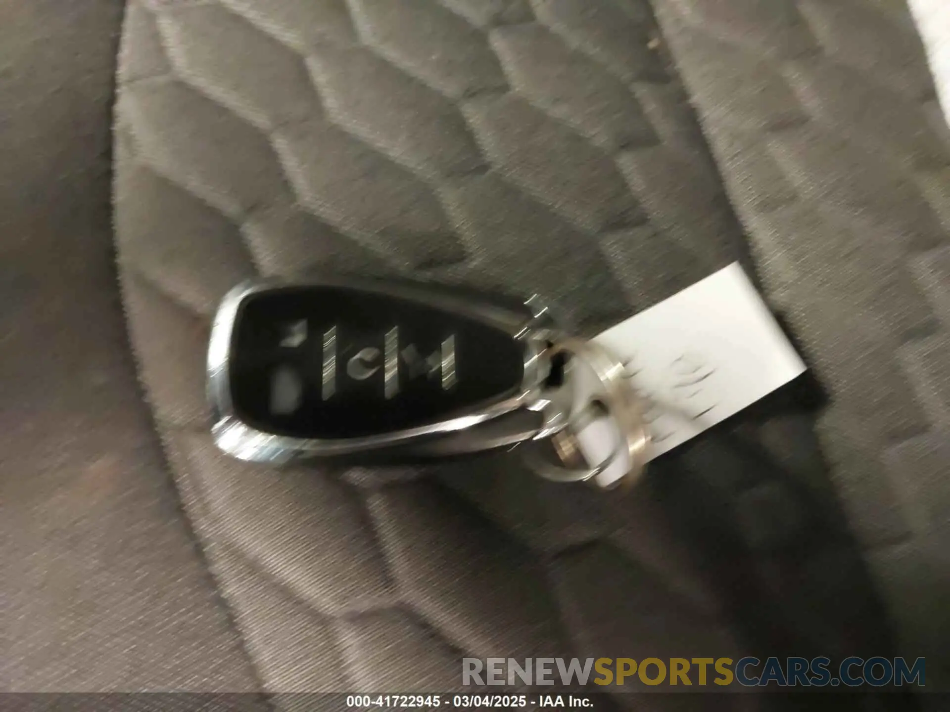 11 Photograph of a damaged car 2GNAXUEV2K6112697 CHEVROLET EQUINOX 2019