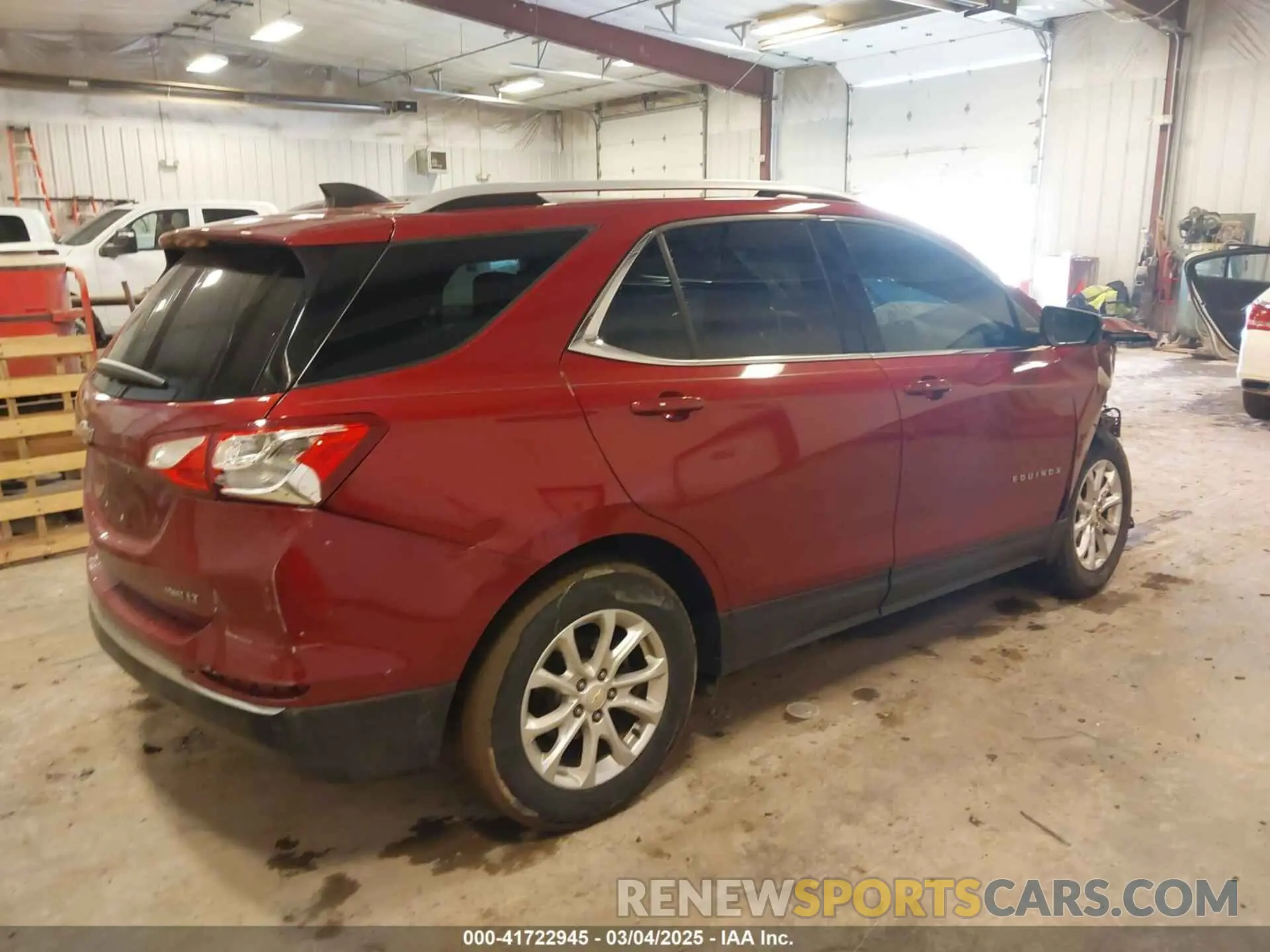 4 Photograph of a damaged car 2GNAXUEV2K6112697 CHEVROLET EQUINOX 2019