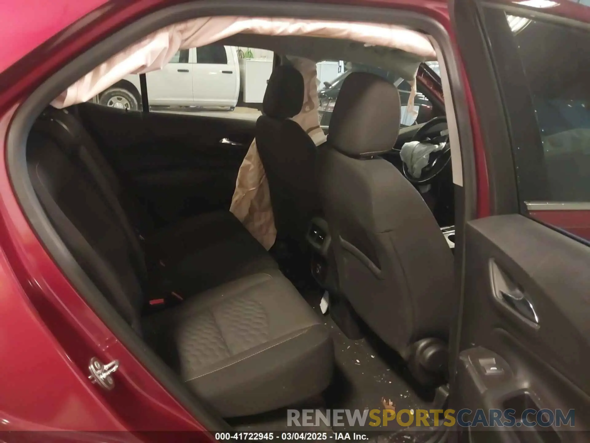 8 Photograph of a damaged car 2GNAXUEV2K6112697 CHEVROLET EQUINOX 2019
