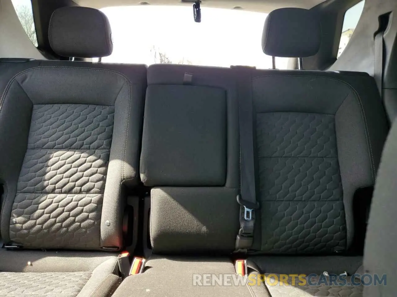 10 Photograph of a damaged car 2GNAXUEV2K6170681 CHEVROLET EQUINOX 2019