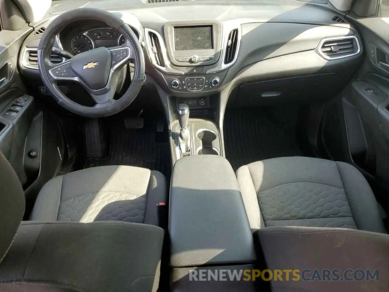 8 Photograph of a damaged car 2GNAXUEV2K6170681 CHEVROLET EQUINOX 2019
