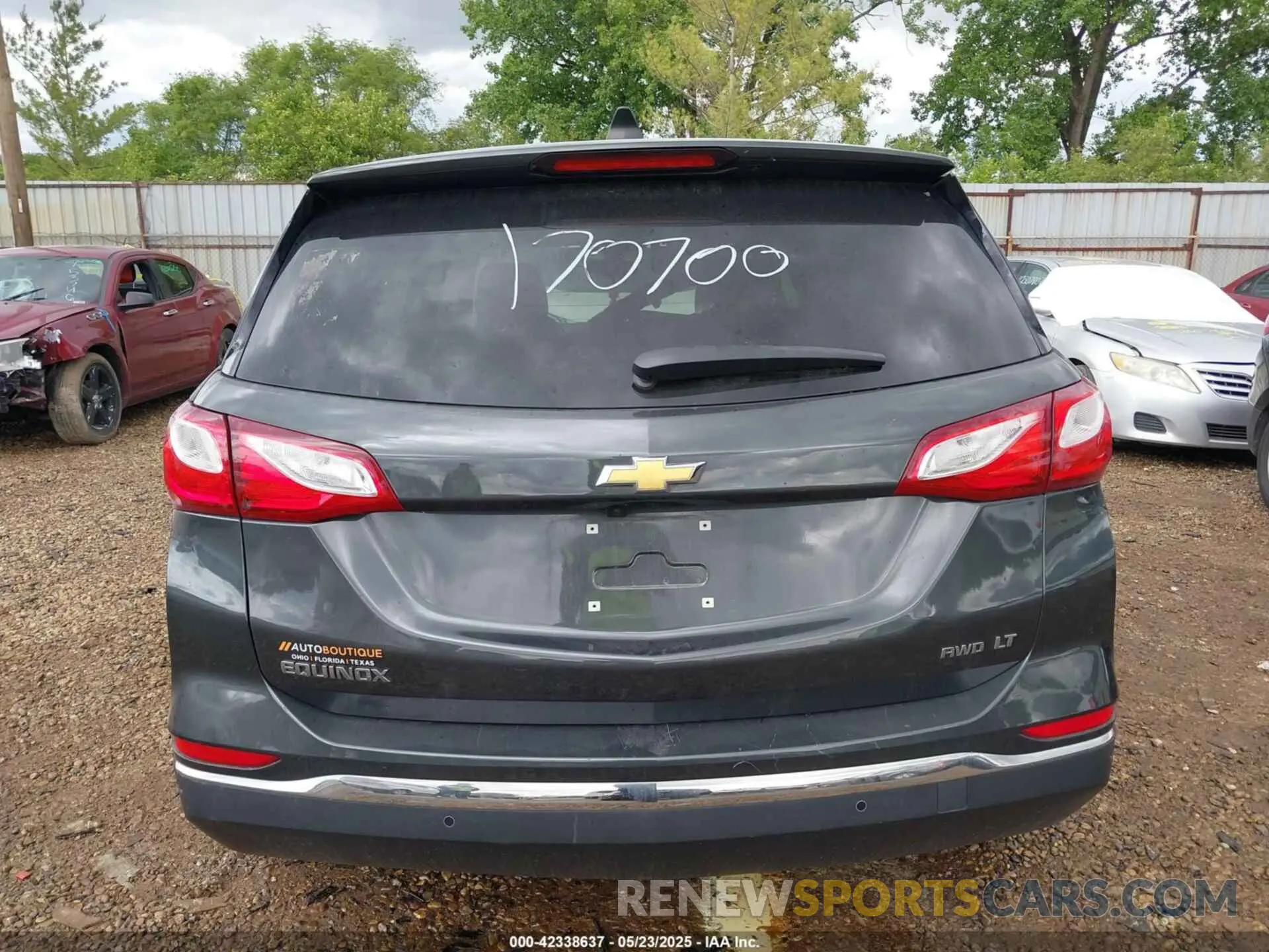 17 Photograph of a damaged car 2GNAXUEV2K6170700 CHEVROLET EQUINOX 2019
