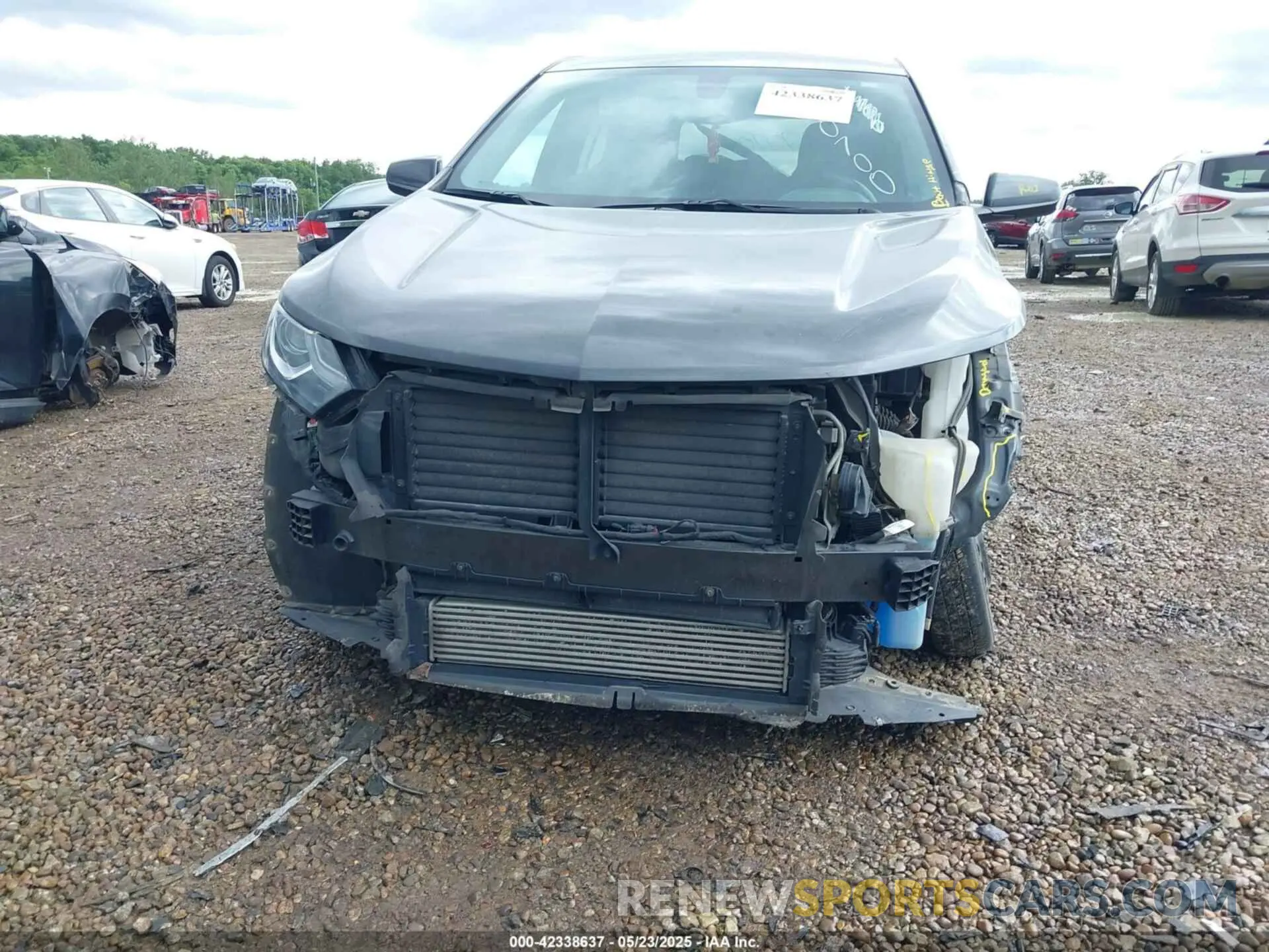 18 Photograph of a damaged car 2GNAXUEV2K6170700 CHEVROLET EQUINOX 2019