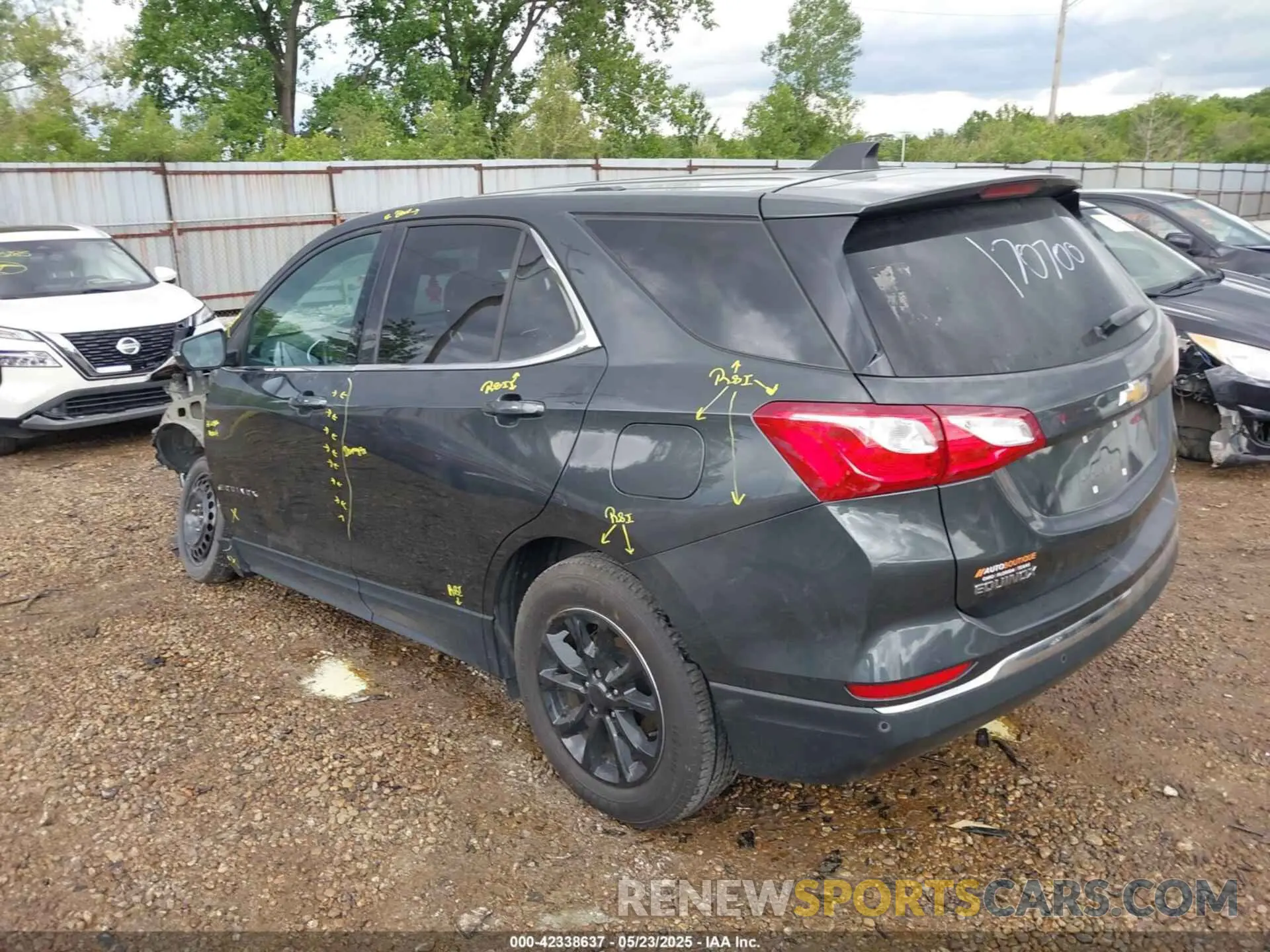 3 Photograph of a damaged car 2GNAXUEV2K6170700 CHEVROLET EQUINOX 2019