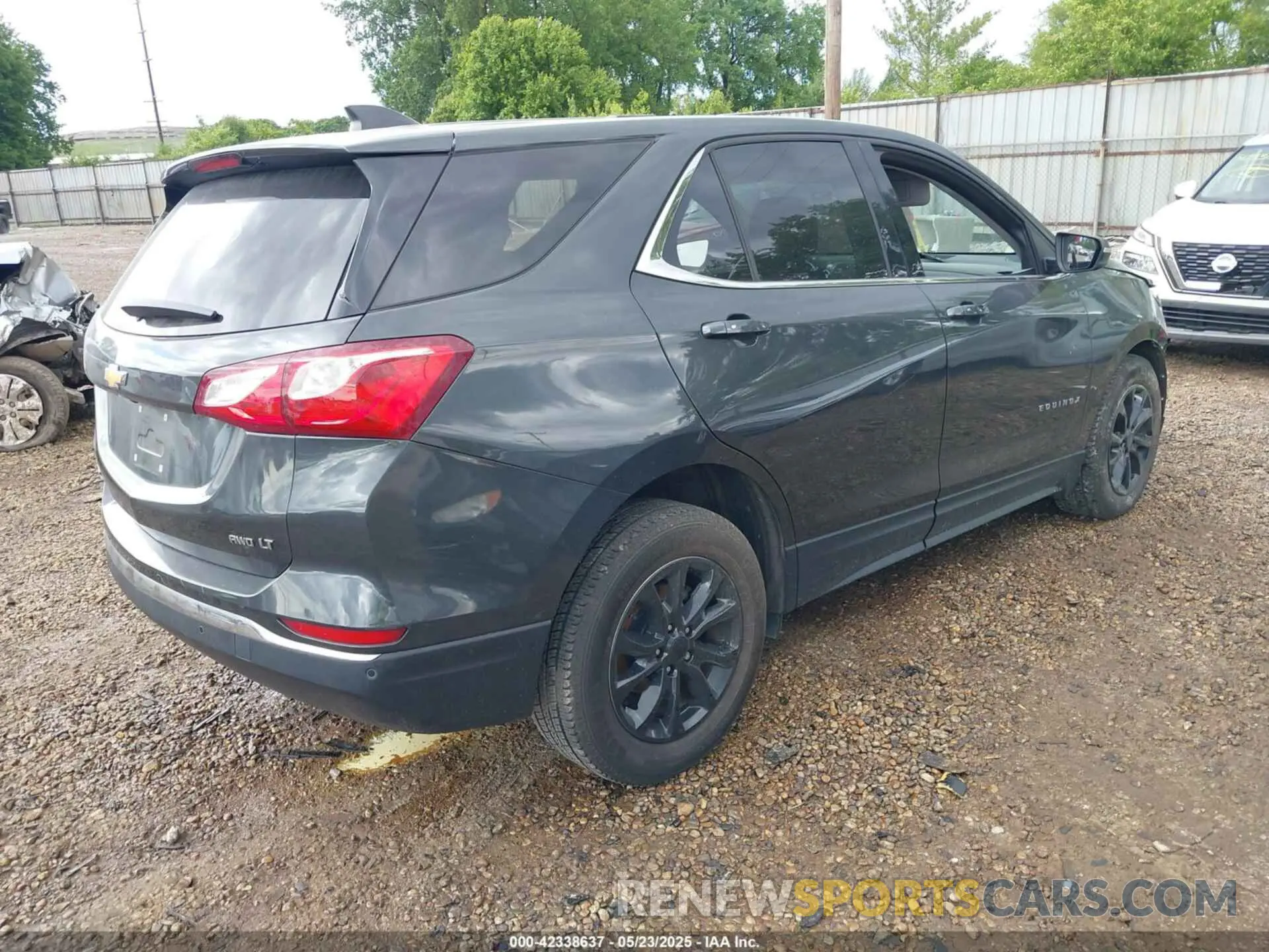 4 Photograph of a damaged car 2GNAXUEV2K6170700 CHEVROLET EQUINOX 2019