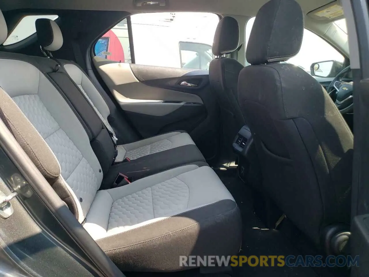 10 Photograph of a damaged car 2GNAXUEV2K6182149 CHEVROLET EQUINOX 2019