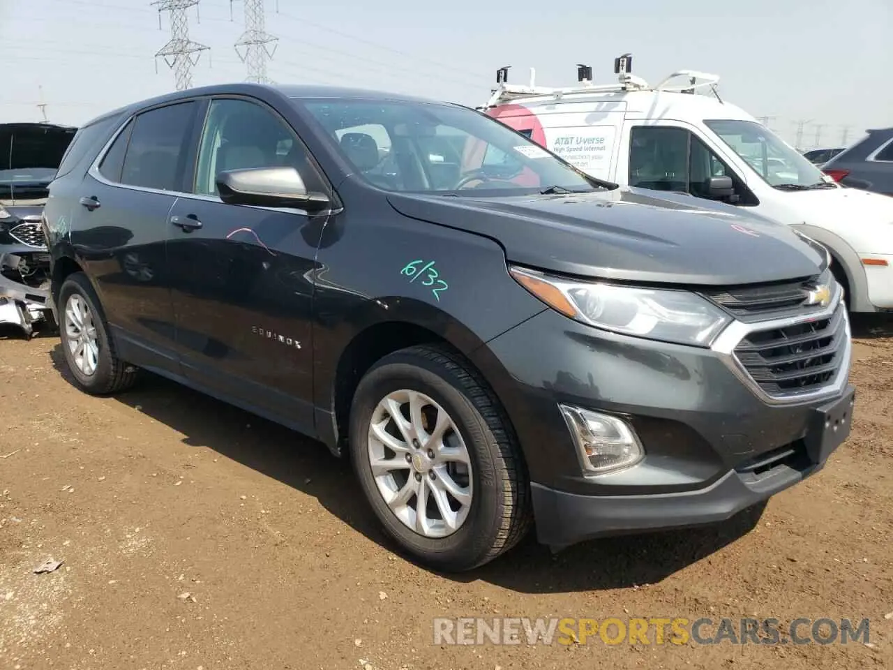 4 Photograph of a damaged car 2GNAXUEV2K6182149 CHEVROLET EQUINOX 2019
