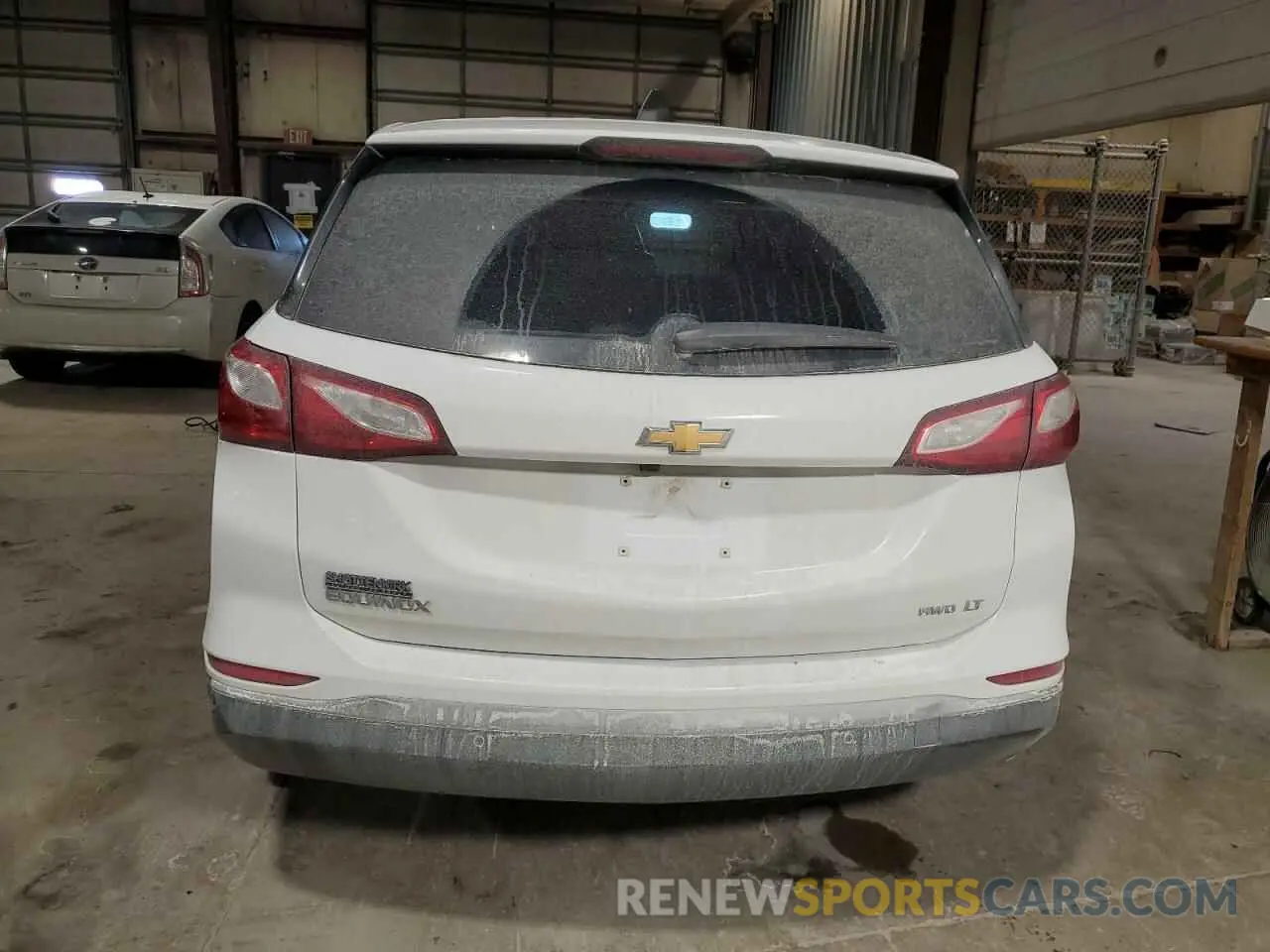 6 Photograph of a damaged car 2GNAXUEV2K6193894 CHEVROLET EQUINOX 2019