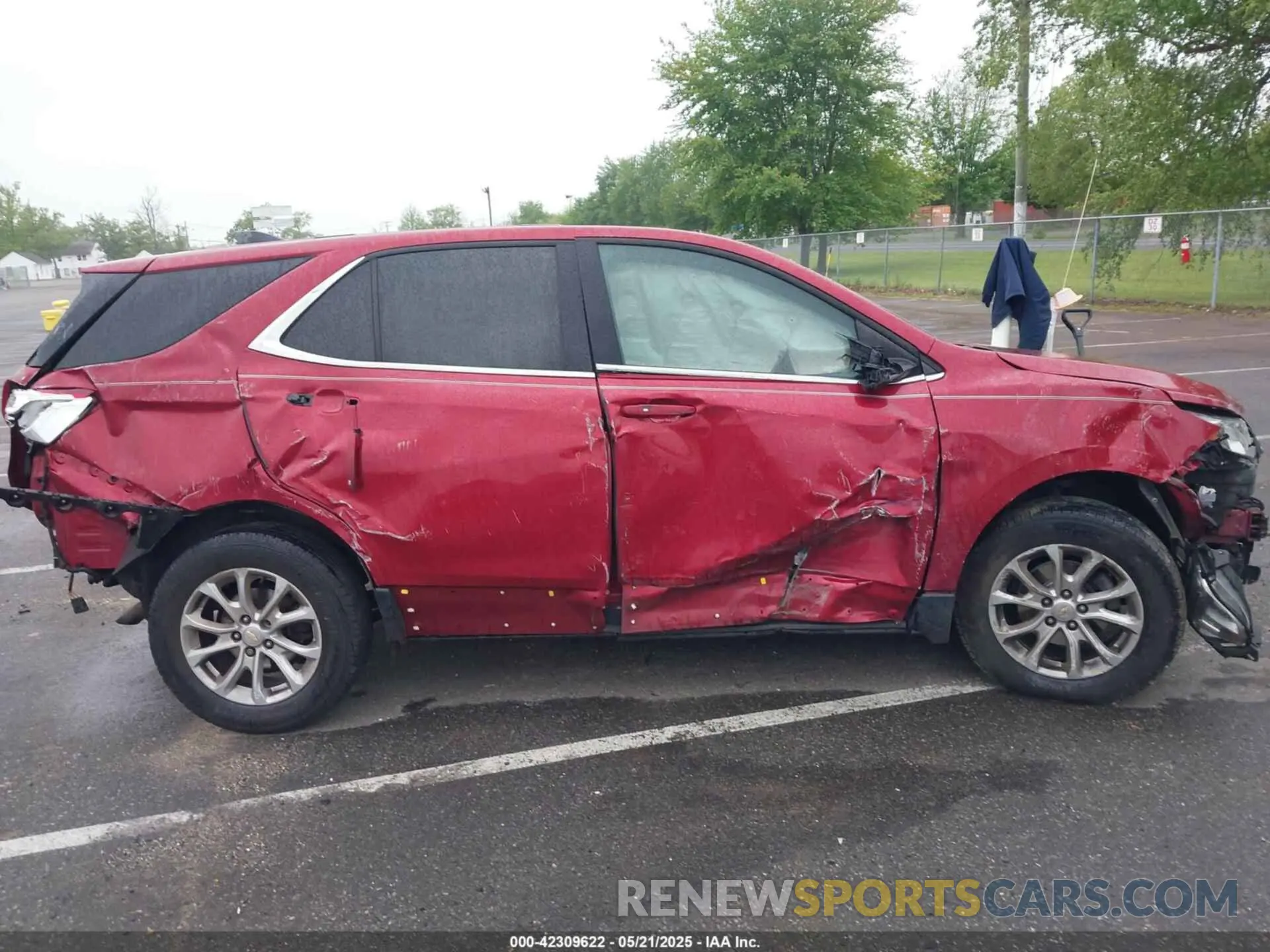 13 Photograph of a damaged car 2GNAXUEV2K6223153 CHEVROLET EQUINOX 2019