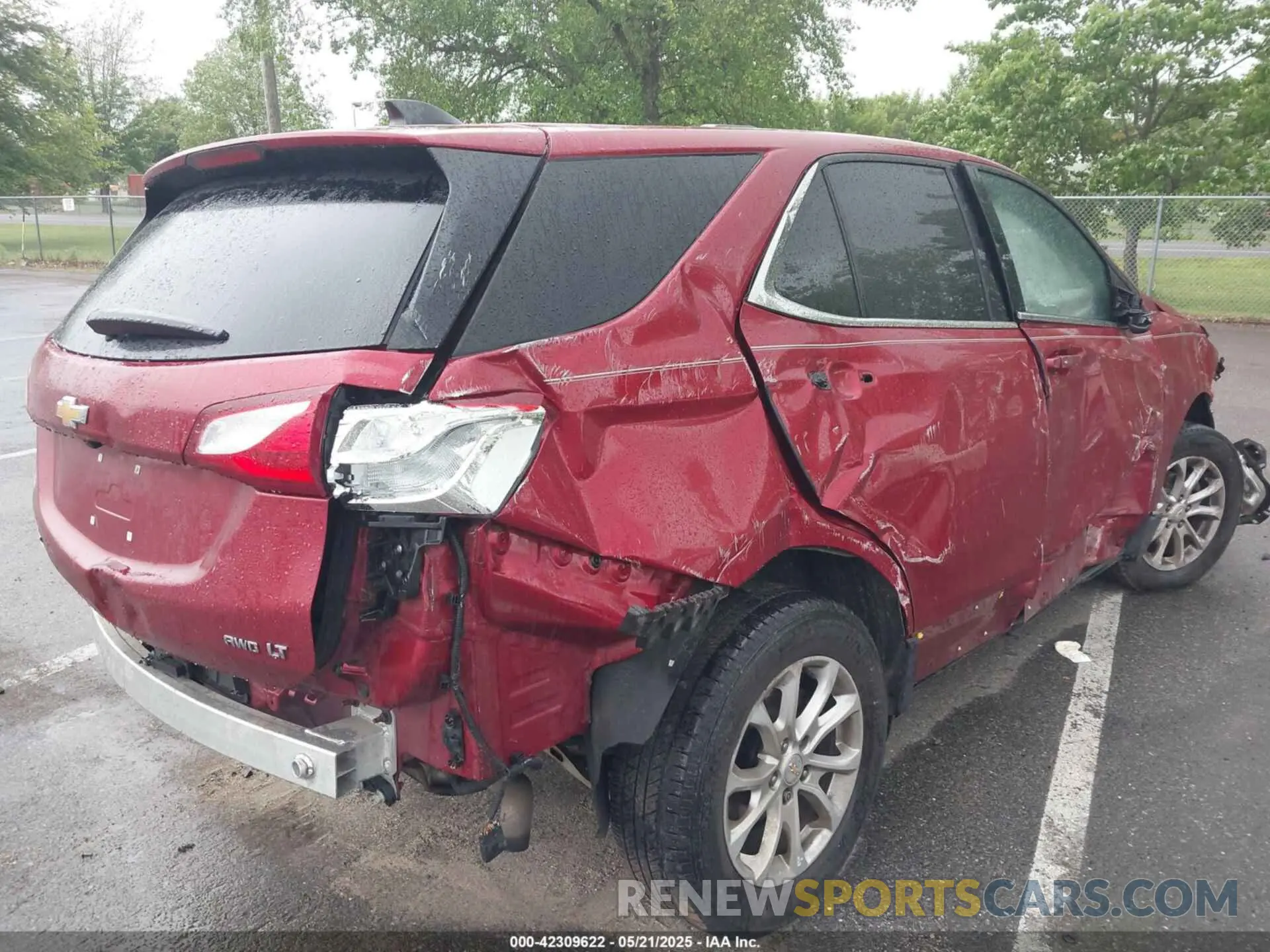 4 Photograph of a damaged car 2GNAXUEV2K6223153 CHEVROLET EQUINOX 2019