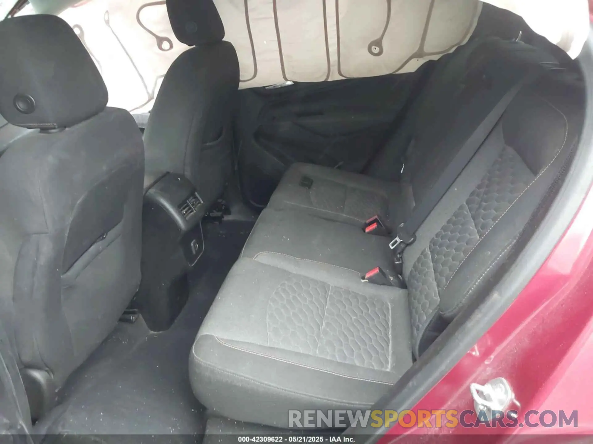 8 Photograph of a damaged car 2GNAXUEV2K6223153 CHEVROLET EQUINOX 2019