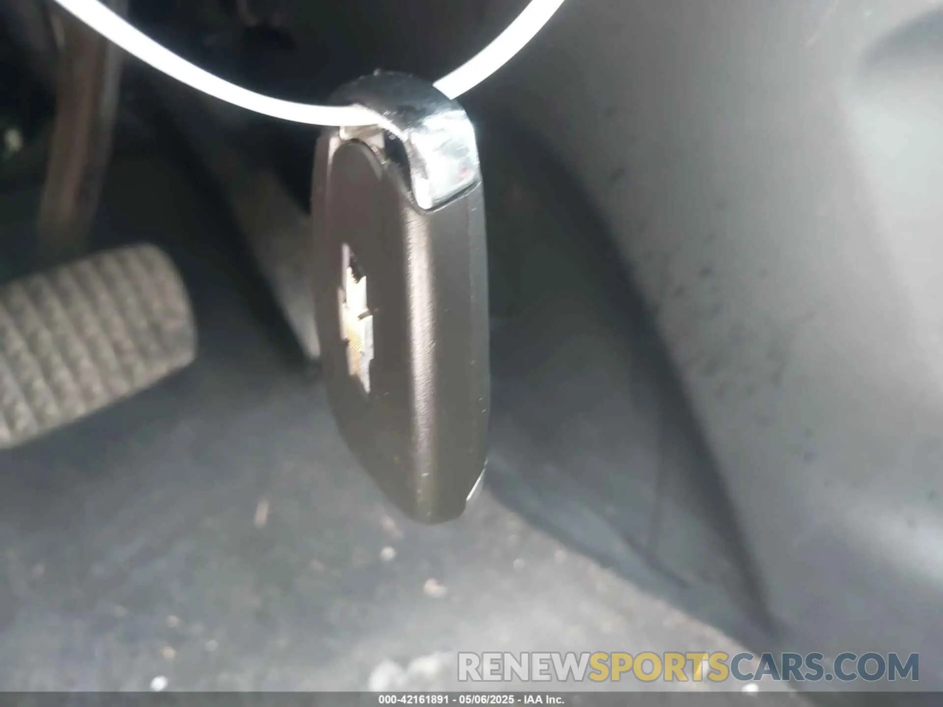 11 Photograph of a damaged car 2GNAXUEV2K6235836 CHEVROLET EQUINOX 2019