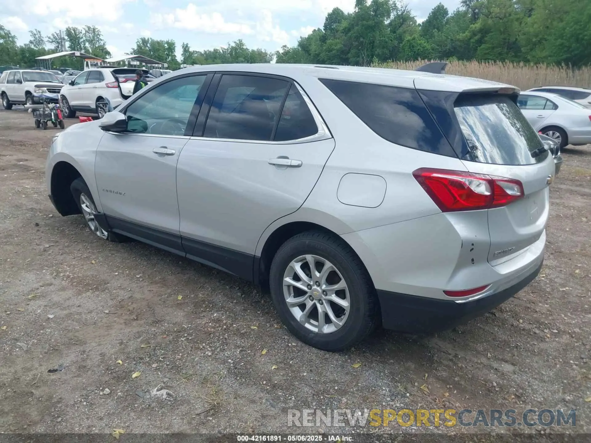 3 Photograph of a damaged car 2GNAXUEV2K6235836 CHEVROLET EQUINOX 2019