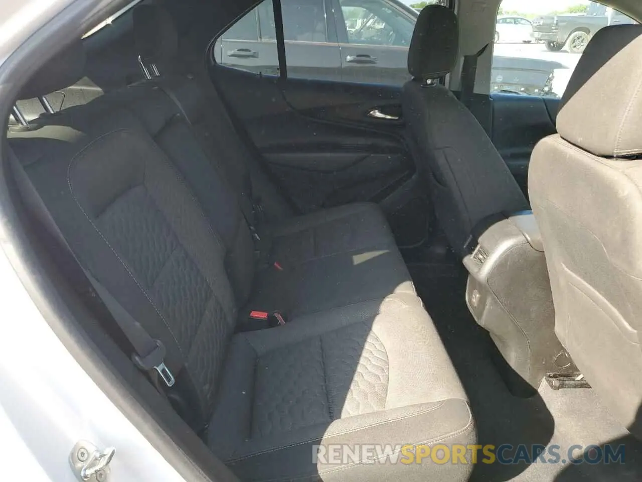 10 Photograph of a damaged car 2GNAXUEV2K6263894 CHEVROLET EQUINOX 2019