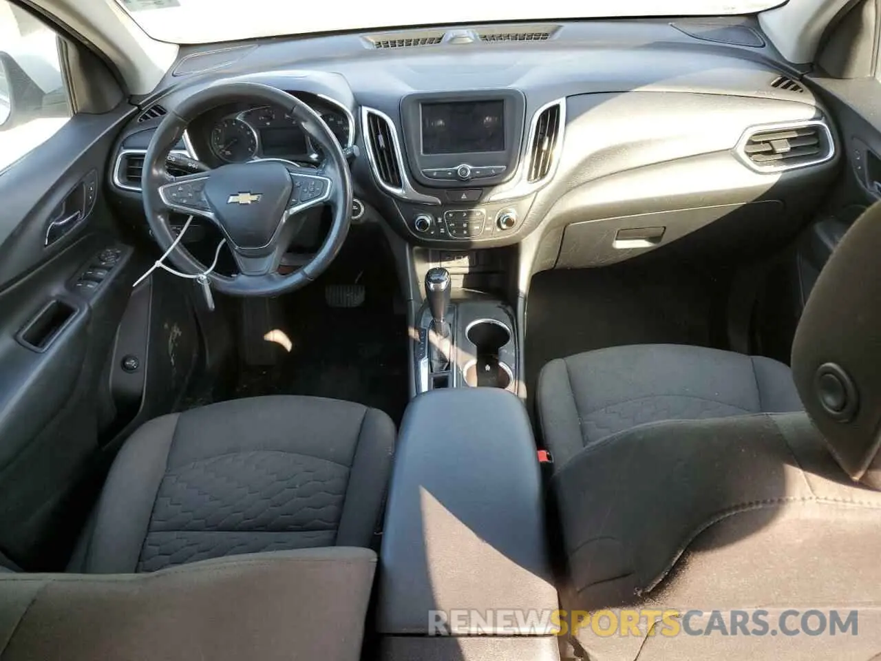 8 Photograph of a damaged car 2GNAXUEV2K6263894 CHEVROLET EQUINOX 2019