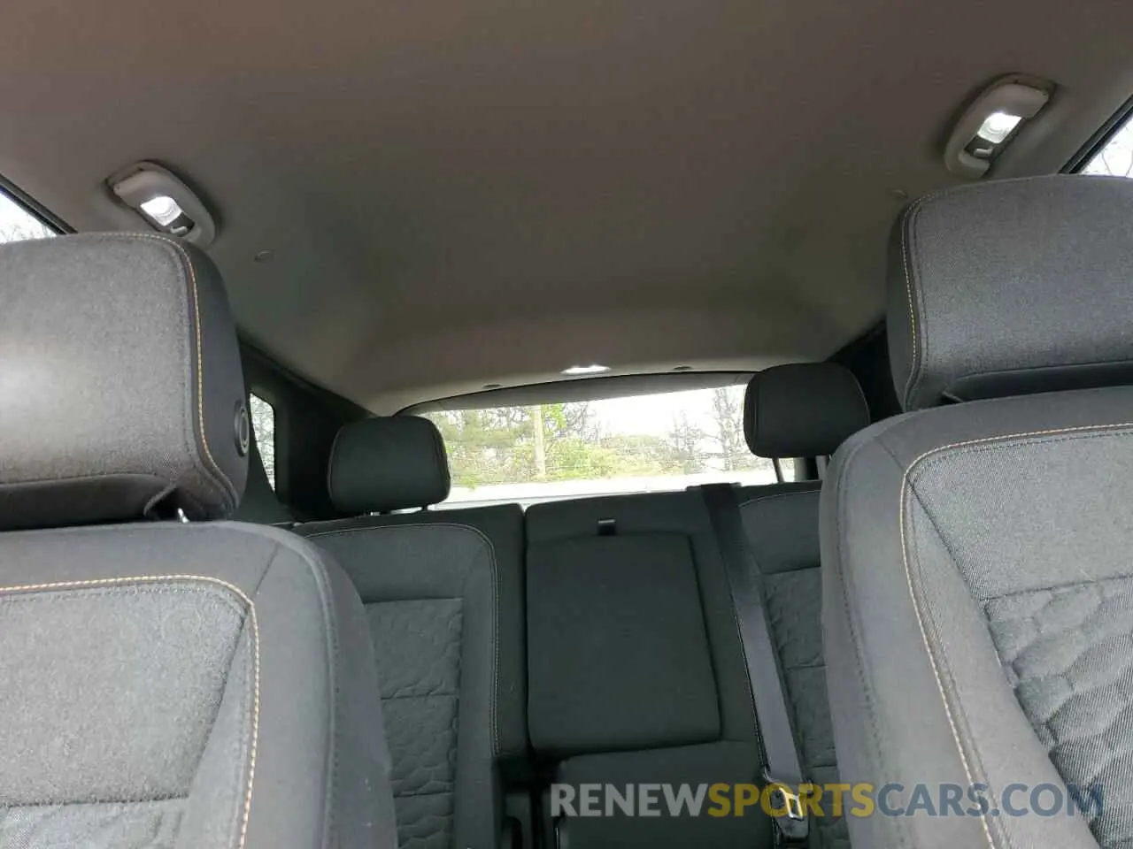 10 Photograph of a damaged car 2GNAXUEV2K6278900 CHEVROLET EQUINOX 2019