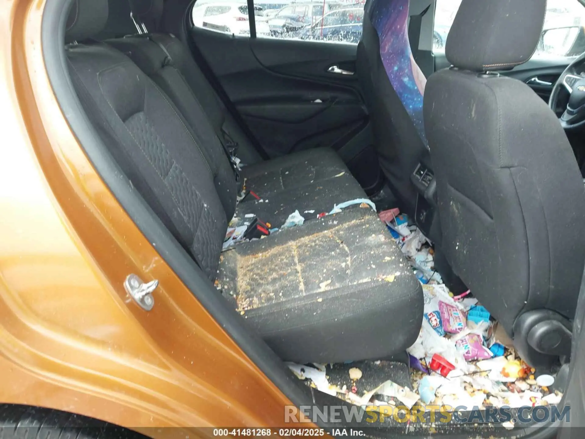 8 Photograph of a damaged car 2GNAXUEV3K6106004 CHEVROLET EQUINOX 2019