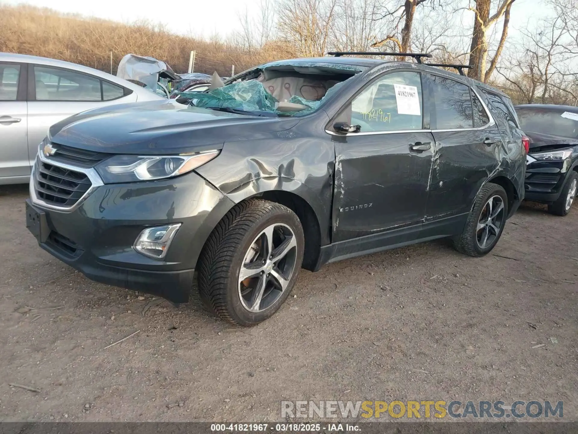 2 Photograph of a damaged car 2GNAXUEV3K6129735 CHEVROLET EQUINOX 2019