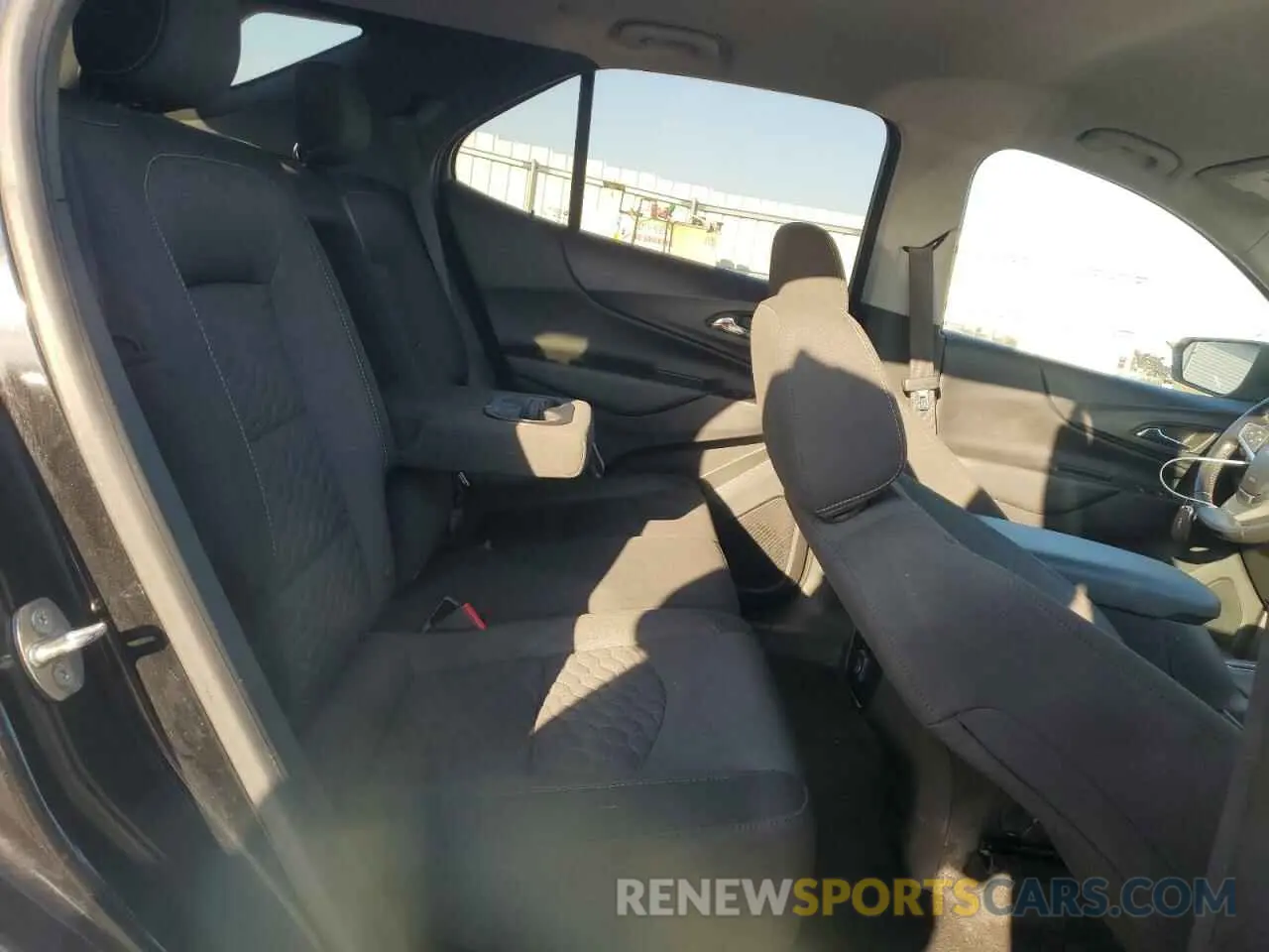 11 Photograph of a damaged car 2GNAXUEV3K6158961 CHEVROLET EQUINOX 2019