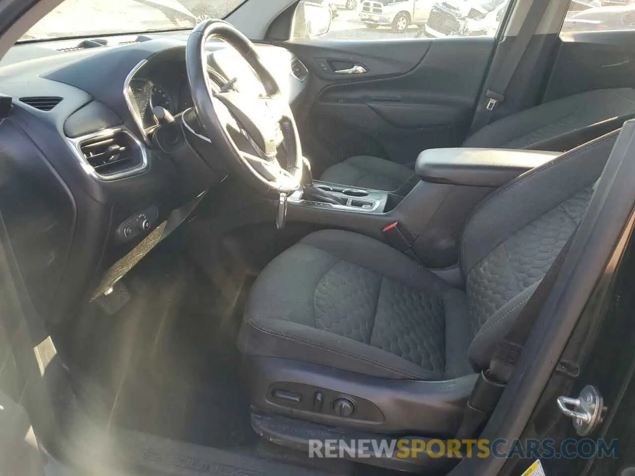 7 Photograph of a damaged car 2GNAXUEV3K6158961 CHEVROLET EQUINOX 2019