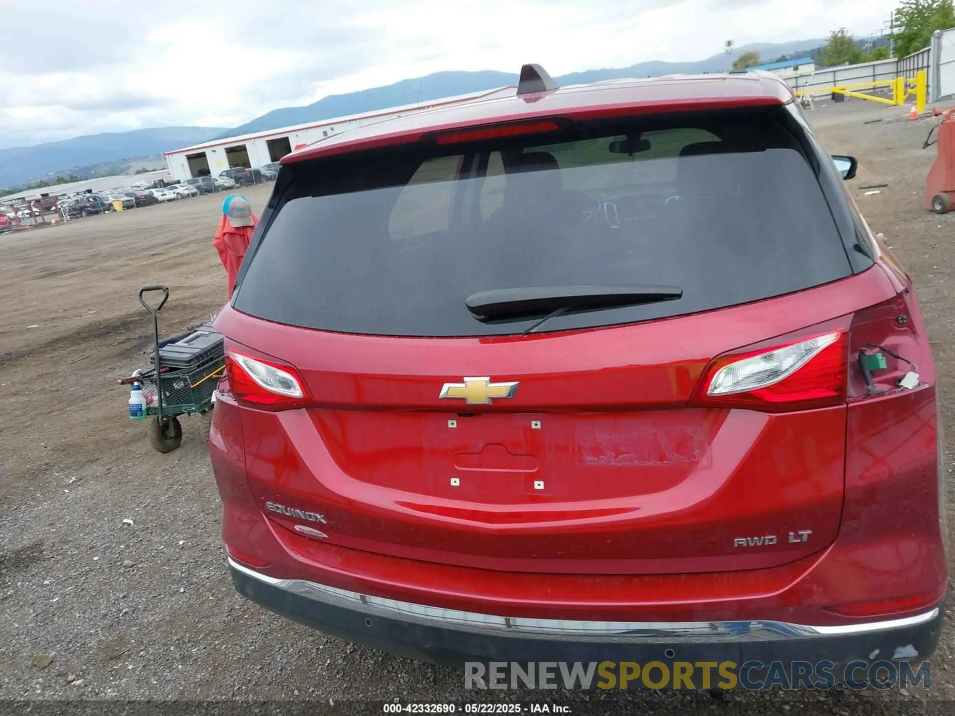 17 Photograph of a damaged car 2GNAXUEV3K6225994 CHEVROLET EQUINOX 2019