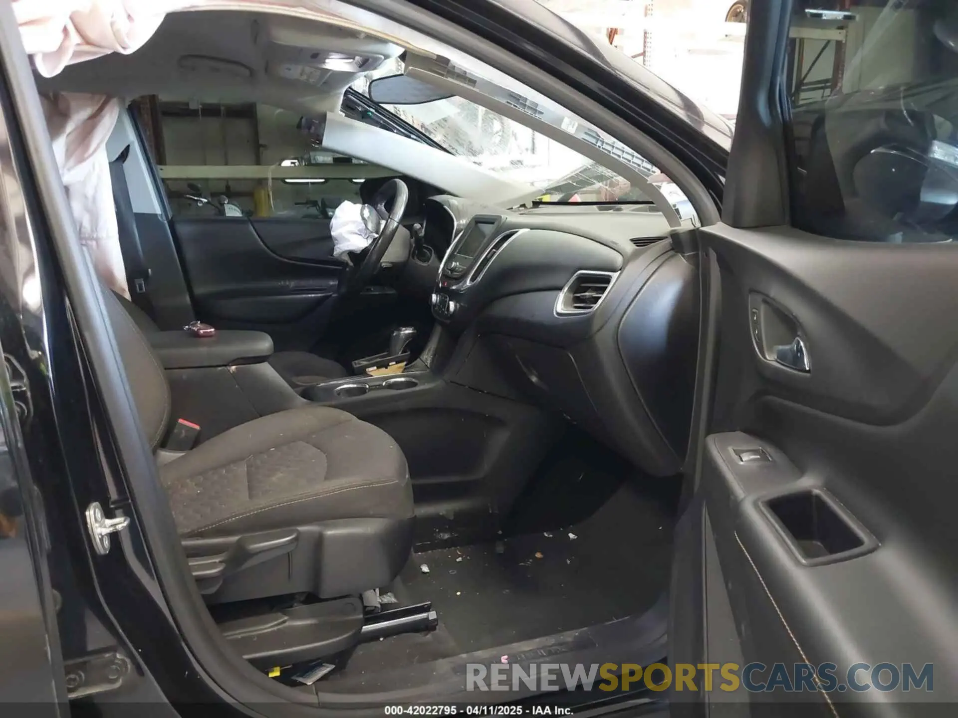 5 Photograph of a damaged car 2GNAXUEV3K6228796 CHEVROLET EQUINOX 2019