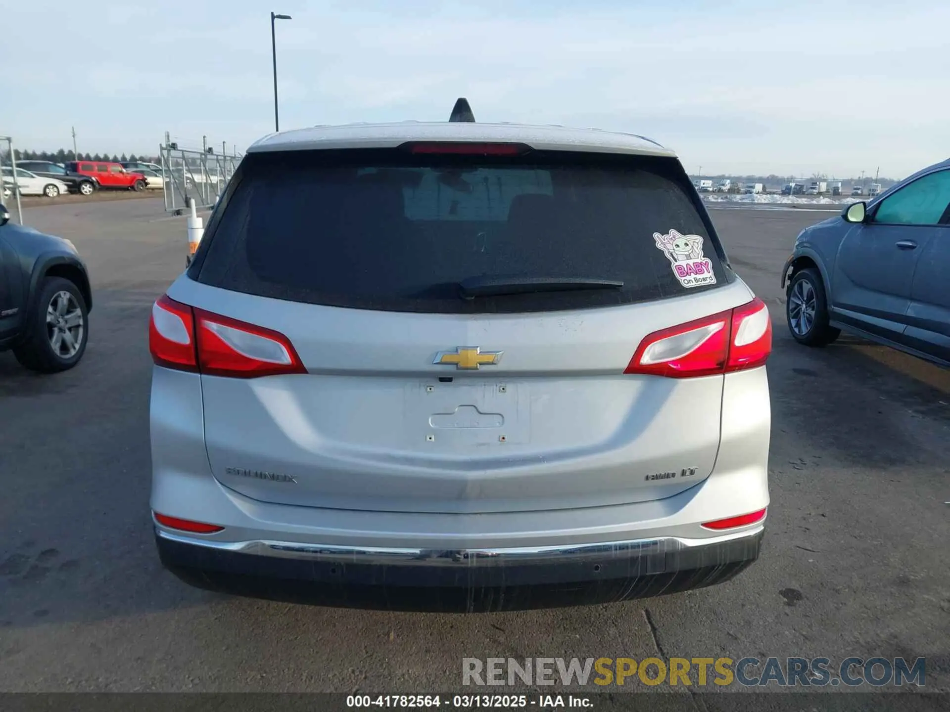 16 Photograph of a damaged car 2GNAXUEV3K6262575 CHEVROLET EQUINOX 2019