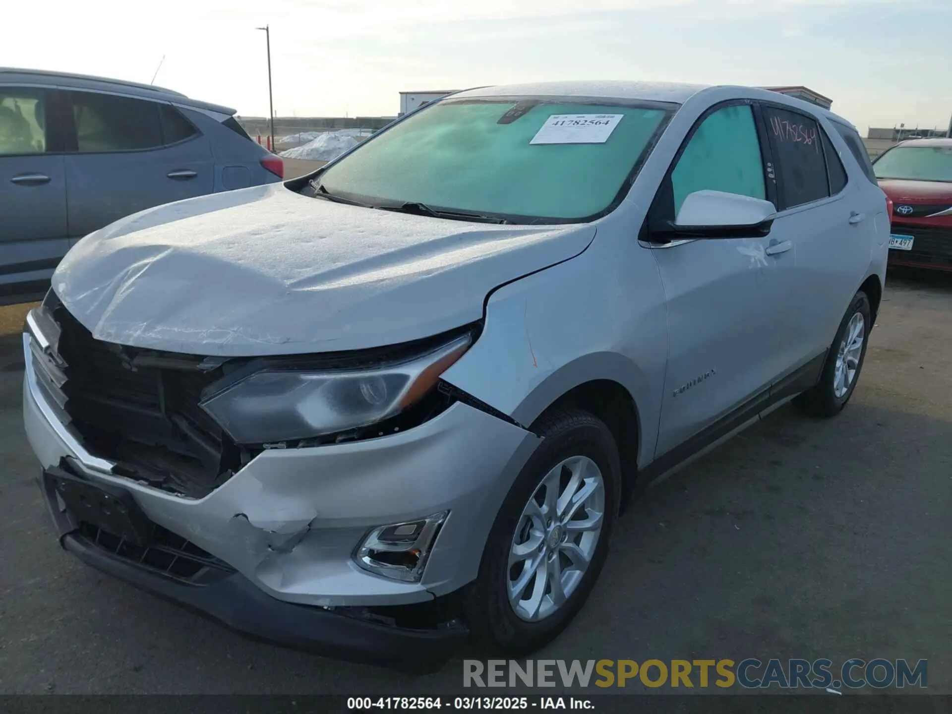 2 Photograph of a damaged car 2GNAXUEV3K6262575 CHEVROLET EQUINOX 2019