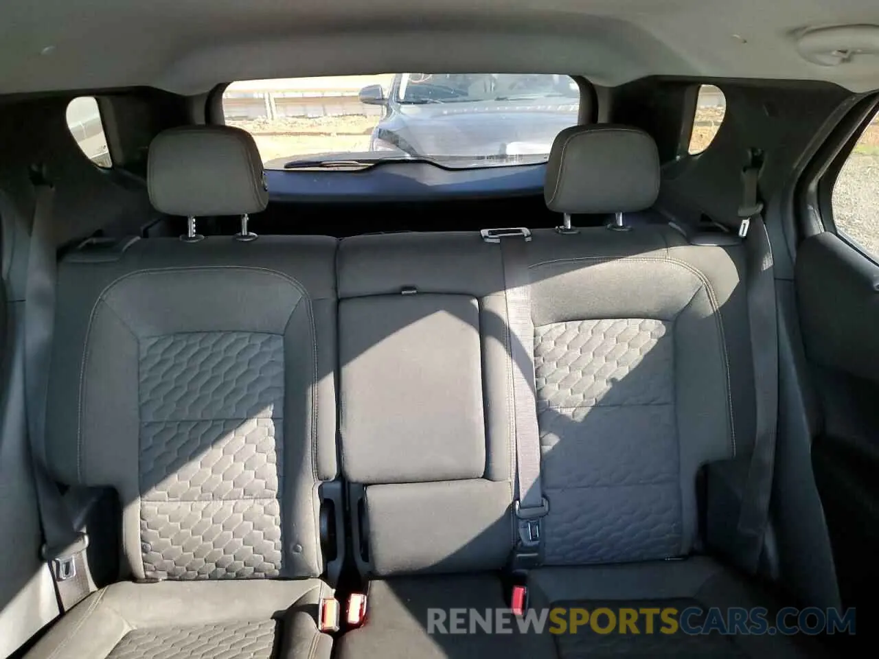 10 Photograph of a damaged car 2GNAXUEV3K6286987 CHEVROLET EQUINOX 2019