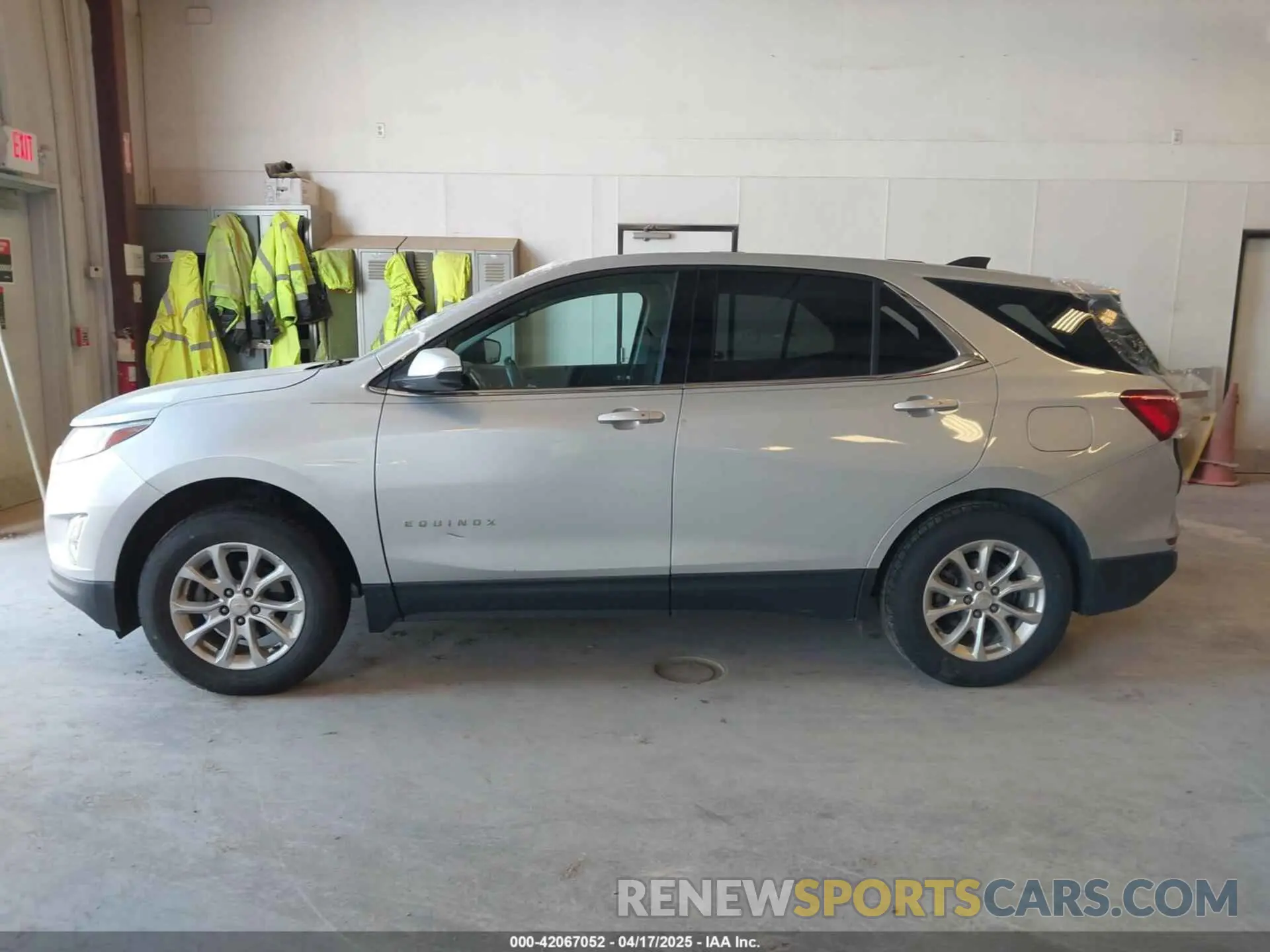 14 Photograph of a damaged car 2GNAXUEV3K6307224 CHEVROLET EQUINOX 2019