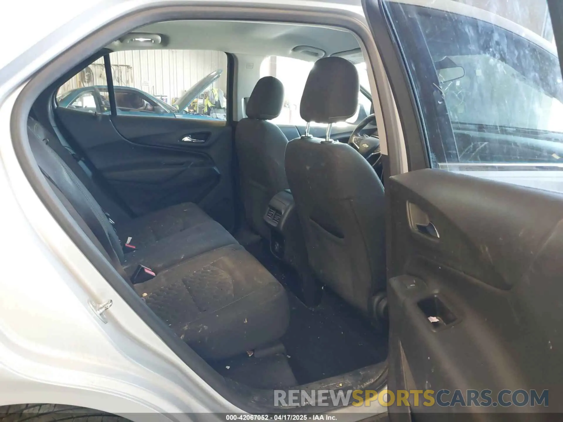 8 Photograph of a damaged car 2GNAXUEV3K6307224 CHEVROLET EQUINOX 2019