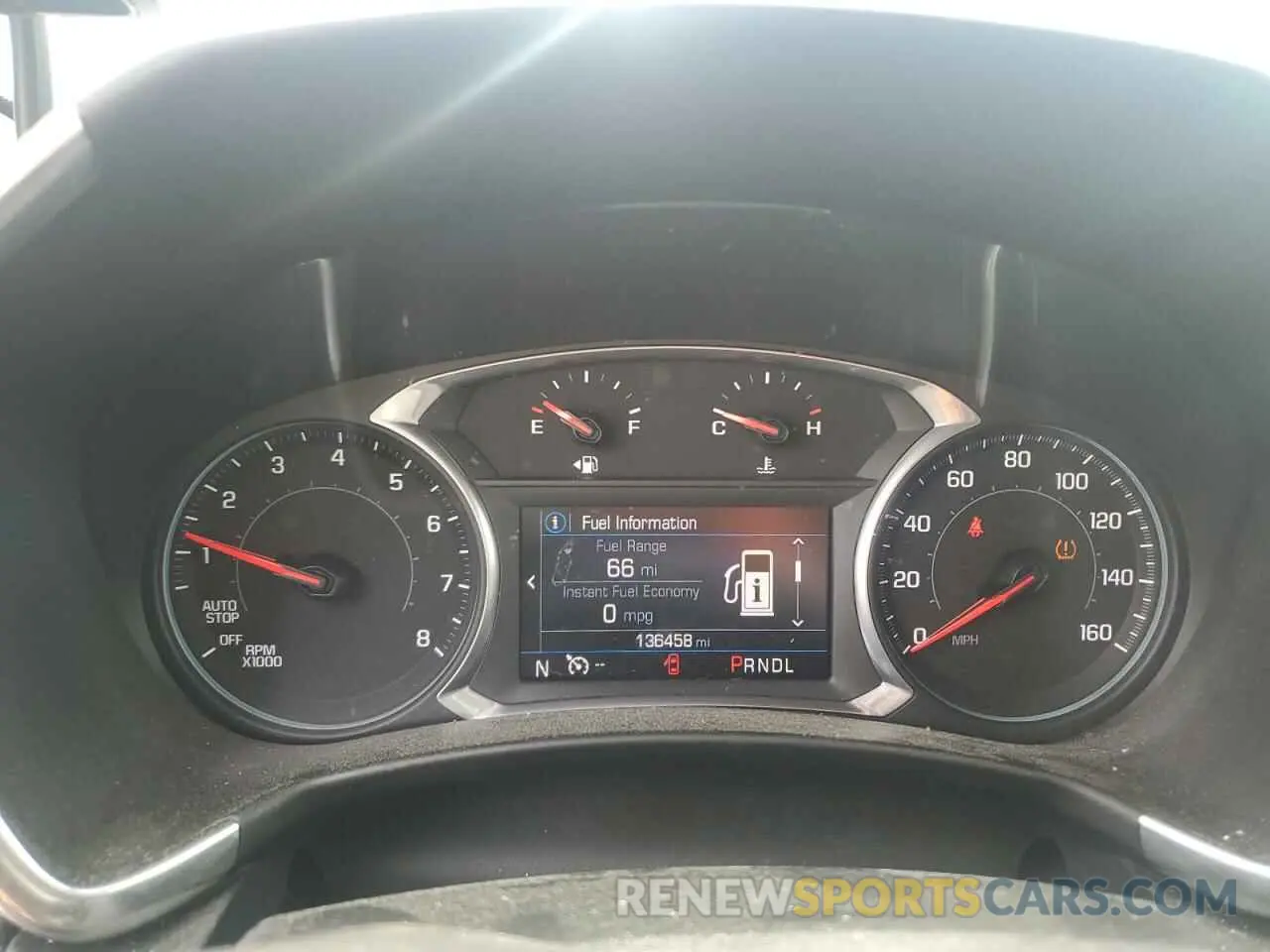 9 Photograph of a damaged car 2GNAXUEV4K6113365 CHEVROLET EQUINOX 2019