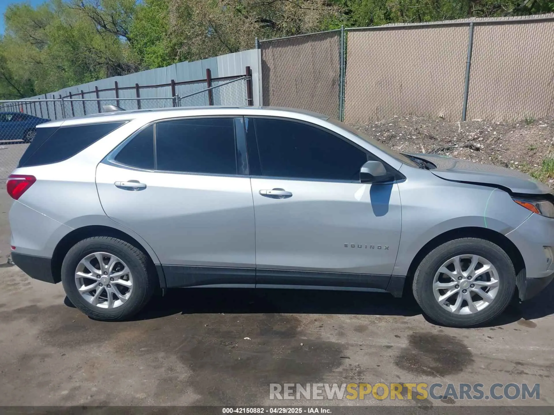 13 Photograph of a damaged car 2GNAXUEV4K6176675 CHEVROLET EQUINOX 2019