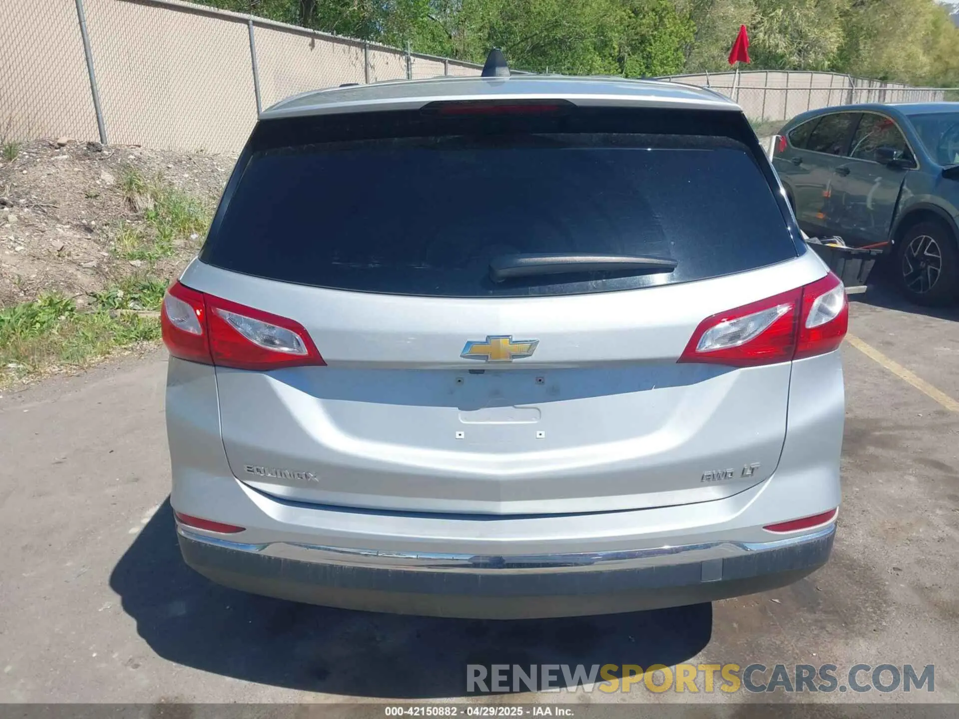 16 Photograph of a damaged car 2GNAXUEV4K6176675 CHEVROLET EQUINOX 2019
