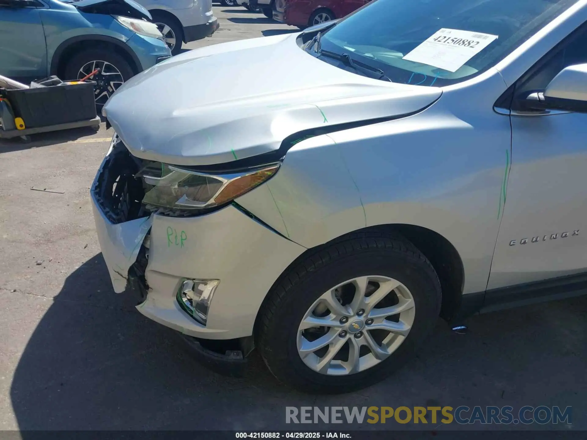 18 Photograph of a damaged car 2GNAXUEV4K6176675 CHEVROLET EQUINOX 2019