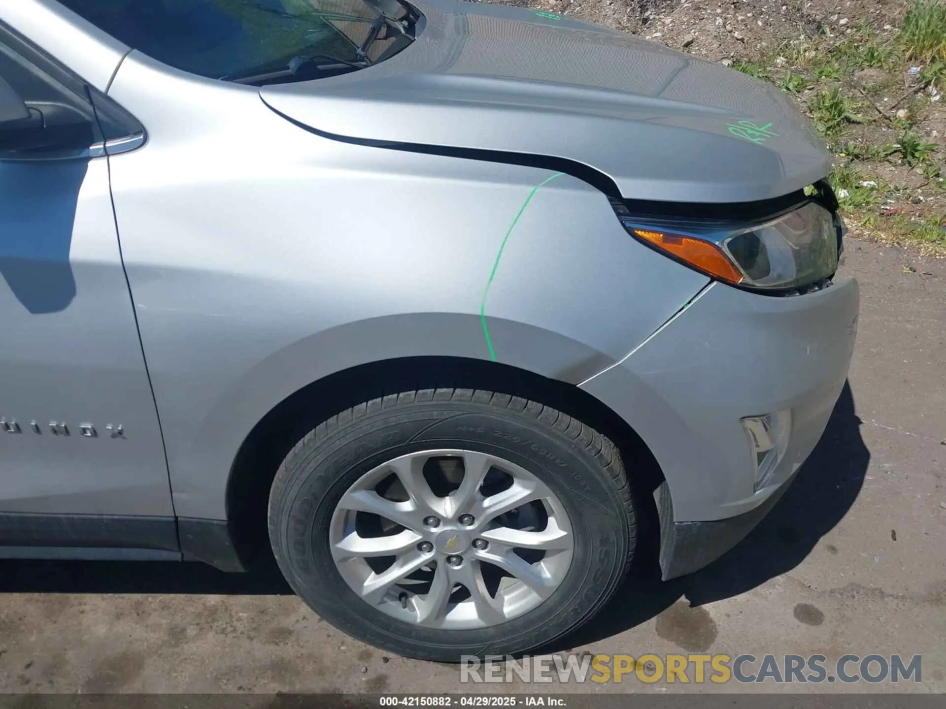 19 Photograph of a damaged car 2GNAXUEV4K6176675 CHEVROLET EQUINOX 2019