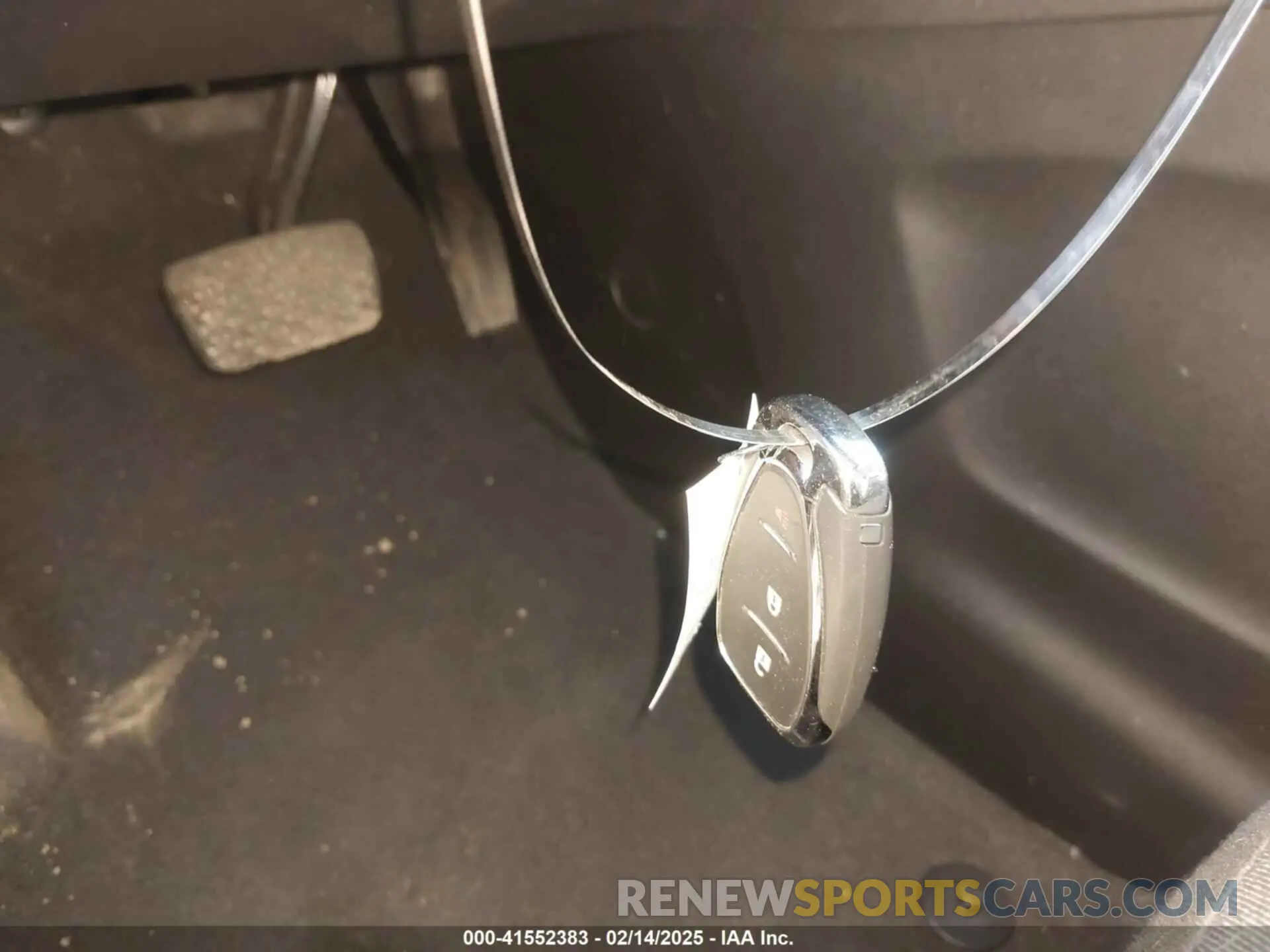 11 Photograph of a damaged car 2GNAXUEV4K6187658 CHEVROLET EQUINOX 2019