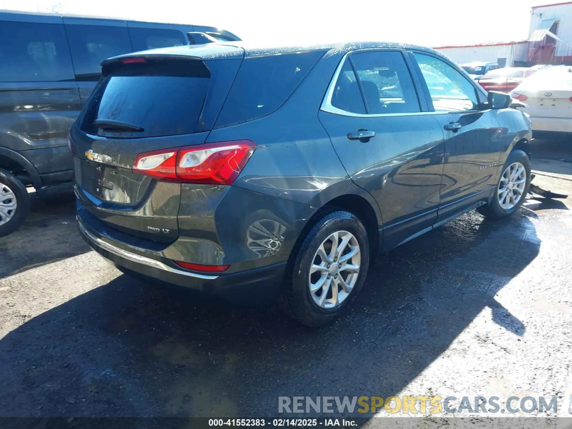 4 Photograph of a damaged car 2GNAXUEV4K6187658 CHEVROLET EQUINOX 2019
