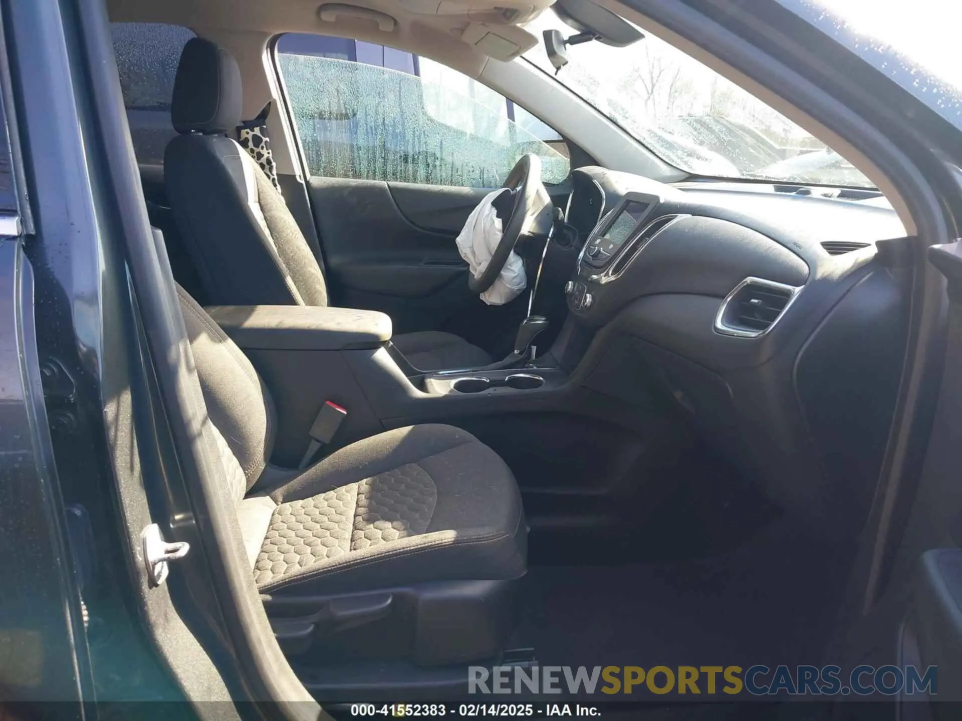 5 Photograph of a damaged car 2GNAXUEV4K6187658 CHEVROLET EQUINOX 2019