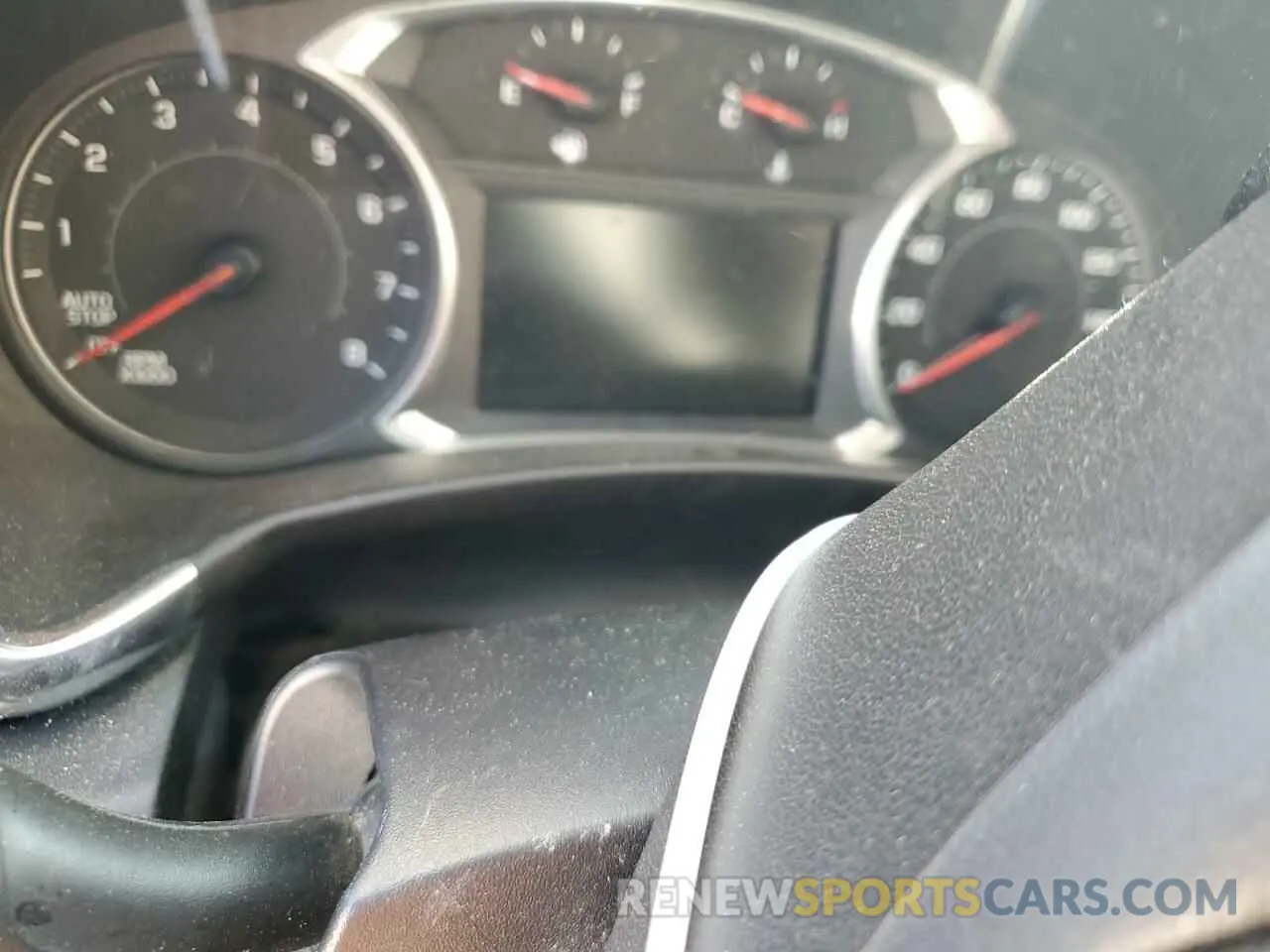 9 Photograph of a damaged car 2GNAXUEV4K6242772 CHEVROLET EQUINOX 2019