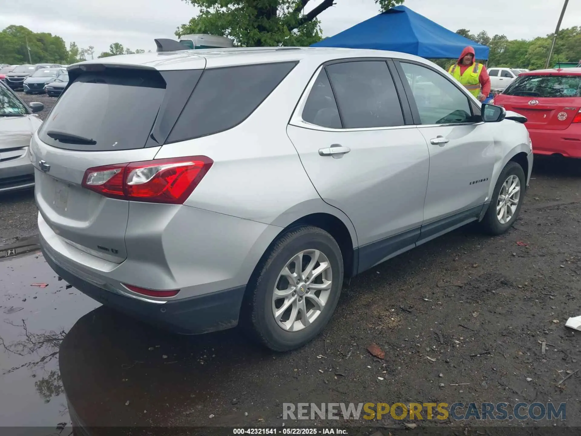 4 Photograph of a damaged car 2GNAXUEV4K6254436 CHEVROLET EQUINOX 2019