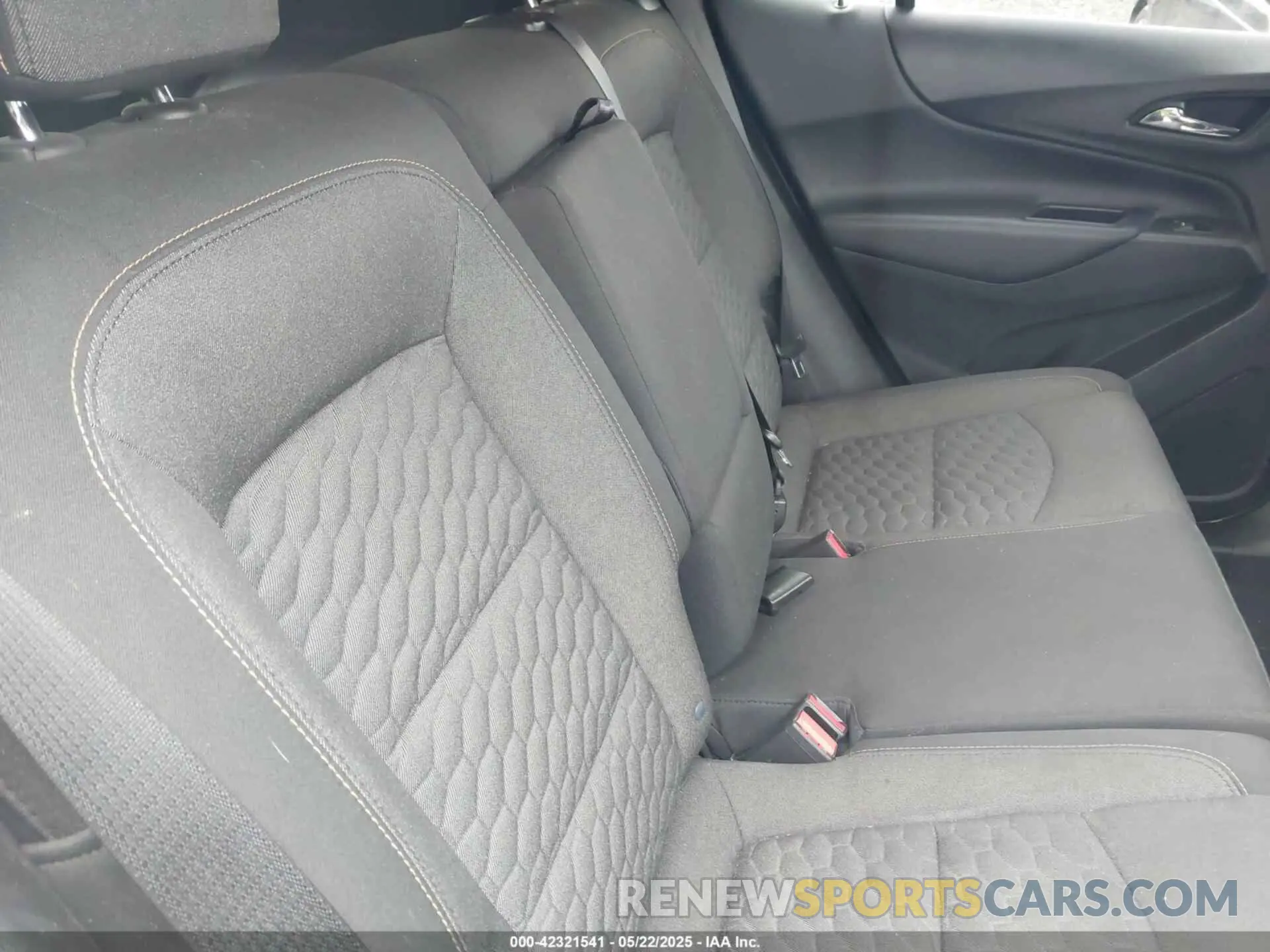 8 Photograph of a damaged car 2GNAXUEV4K6254436 CHEVROLET EQUINOX 2019