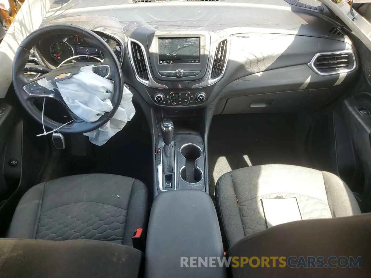 8 Photograph of a damaged car 2GNAXUEV5K6110619 CHEVROLET EQUINOX 2019