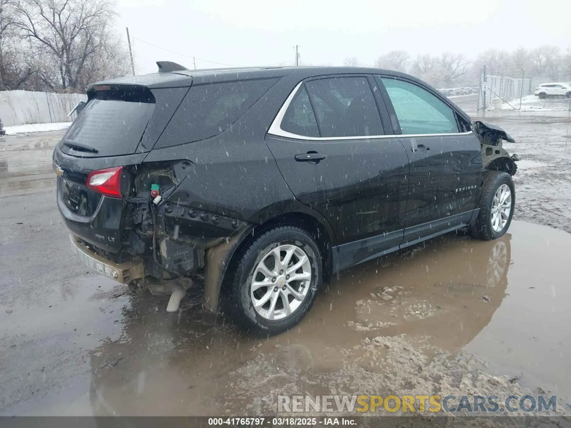 4 Photograph of a damaged car 2GNAXUEV5K6120843 CHEVROLET EQUINOX 2019