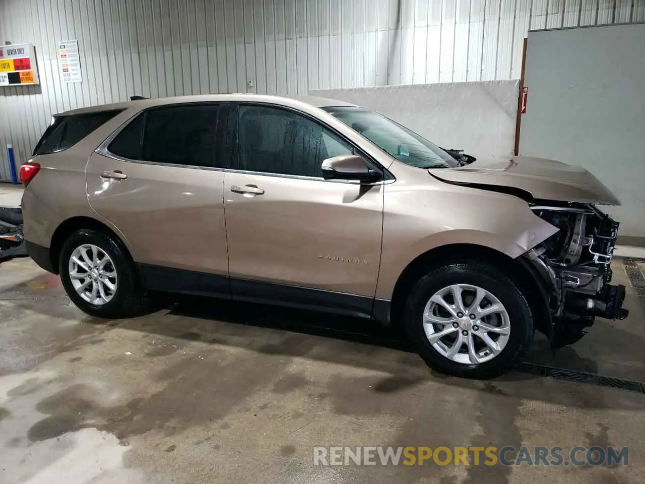 4 Photograph of a damaged car 2GNAXUEV5K6160212 CHEVROLET EQUINOX 2019